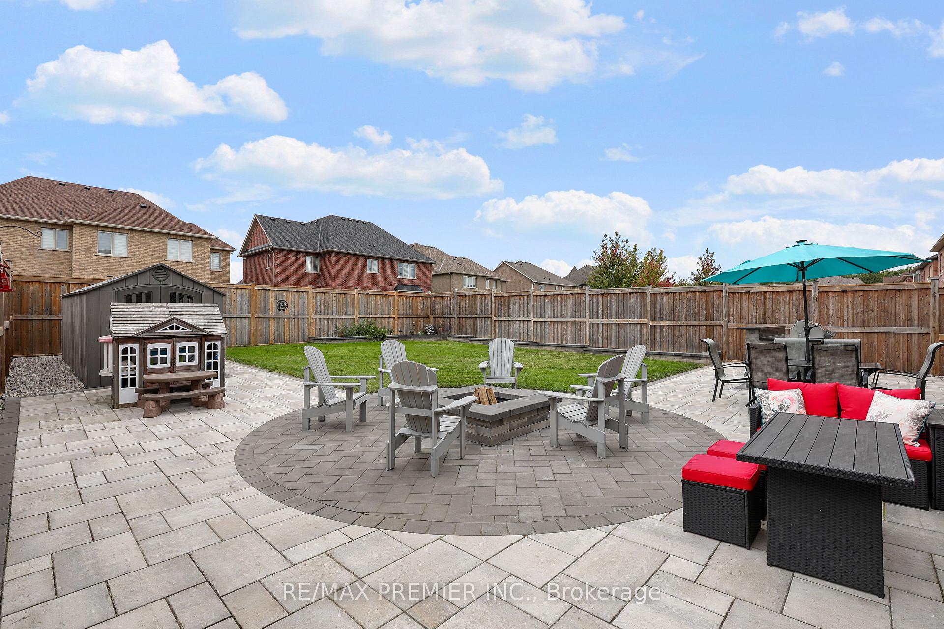 Photo 2 of 28 Samuel Crescent, Springwater, Centre Vespra — HOMEH