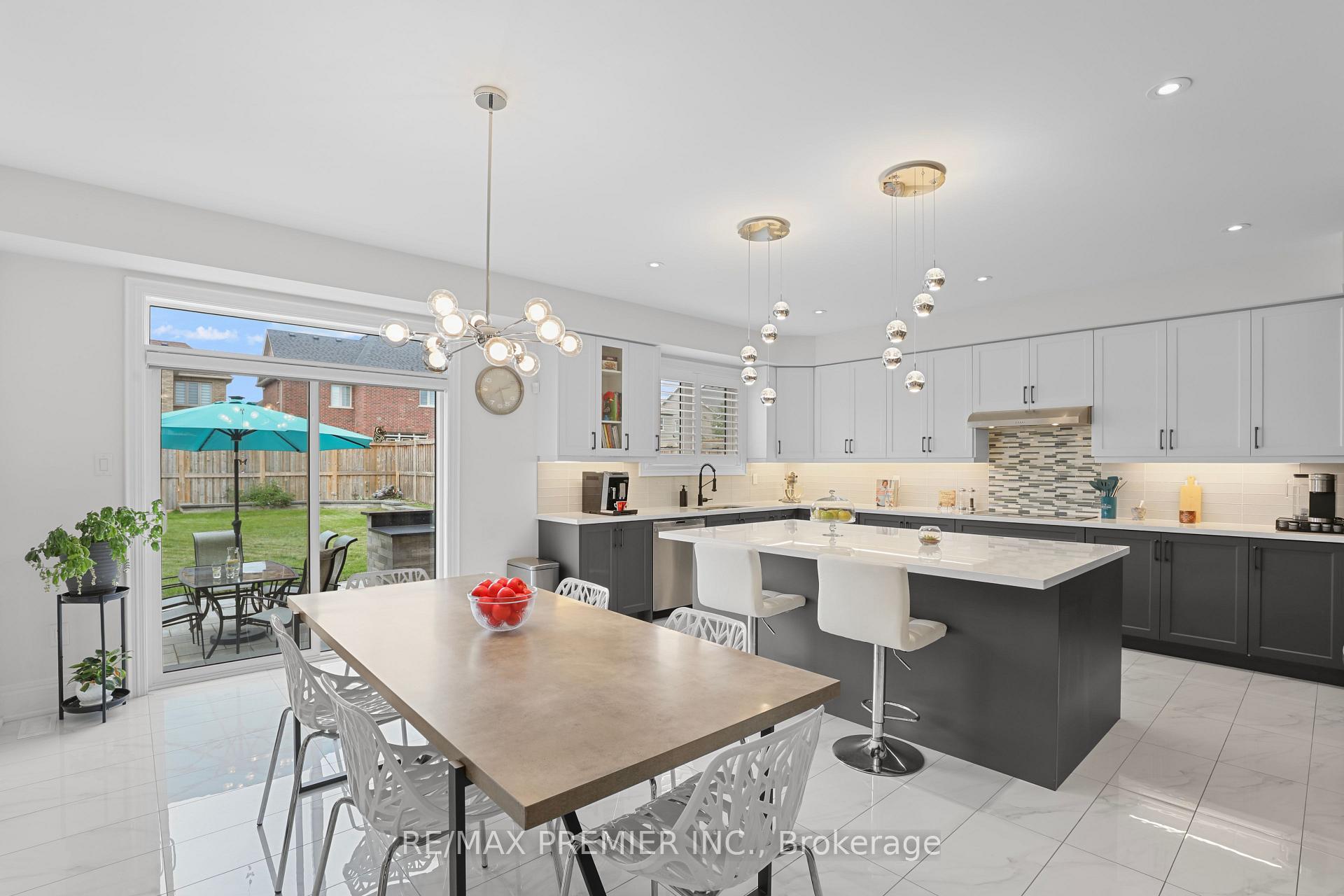 Photo 7 of 28 Samuel Crescent, Springwater, Centre Vespra — HOMEH