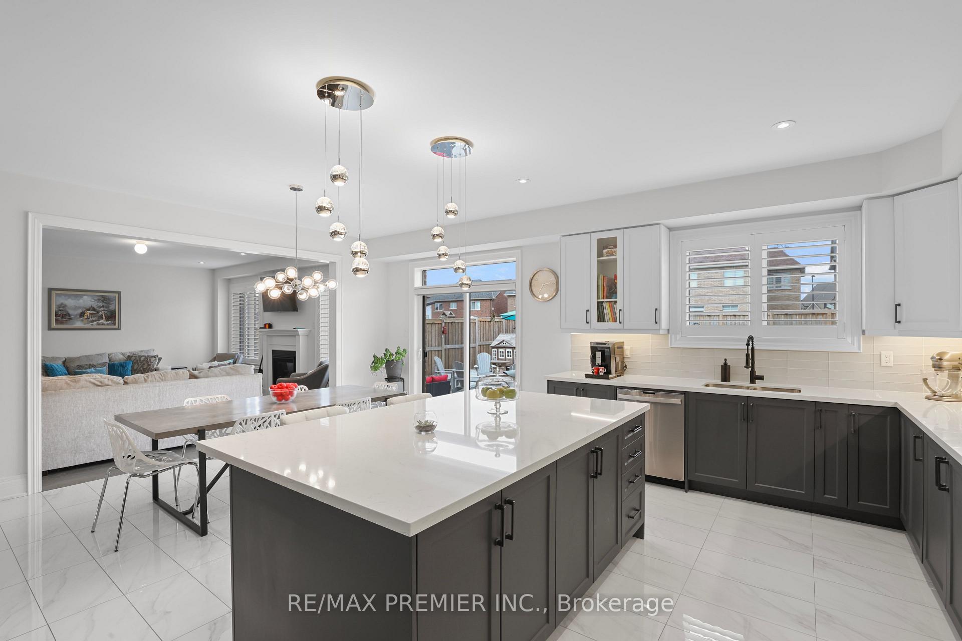 Photo 9 of 28 Samuel Crescent, Springwater, Centre Vespra — HOMEH