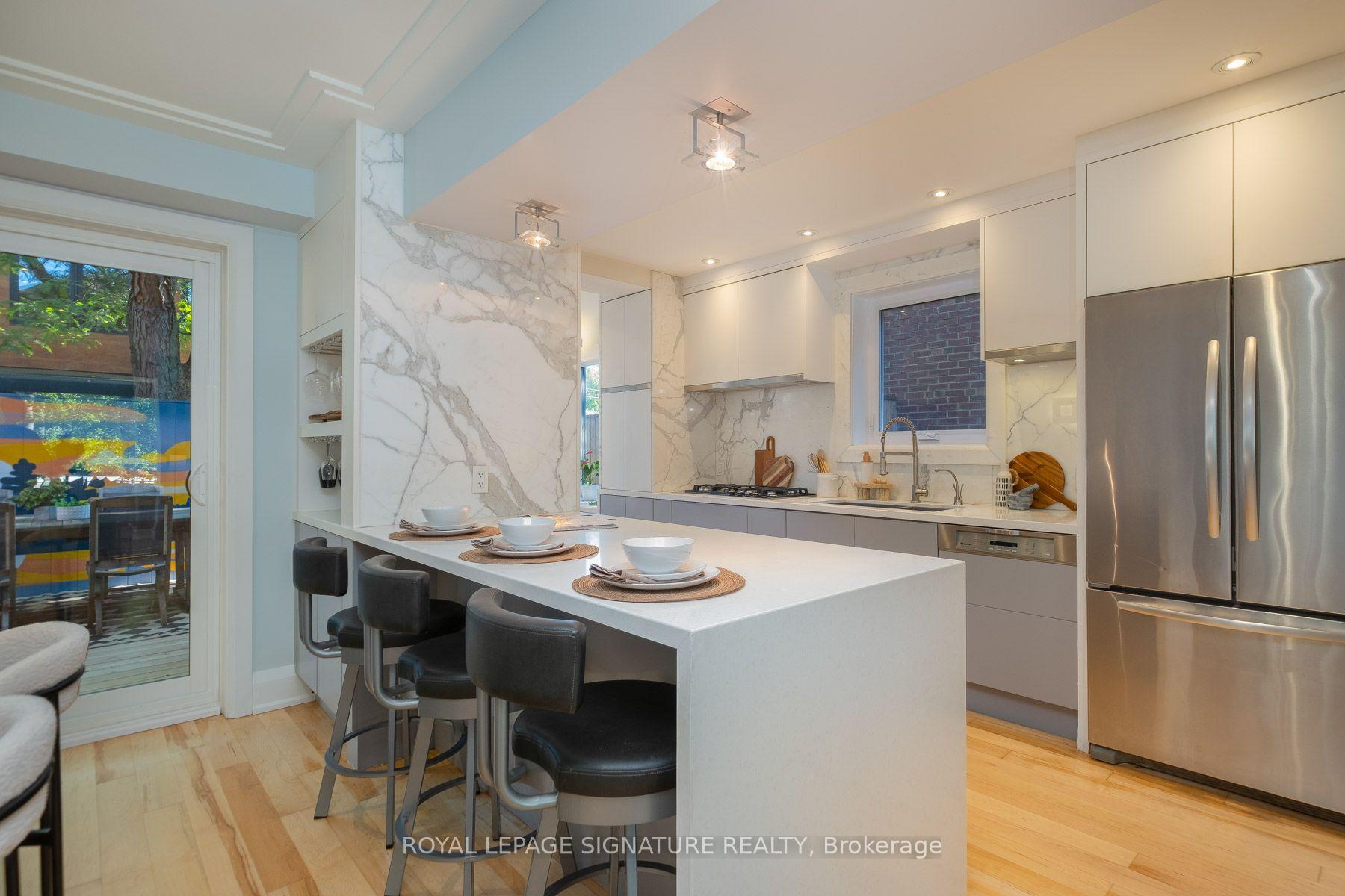 Photo 11 of 35 Bessborough Drive, Toronto, Leaside — HOMEH