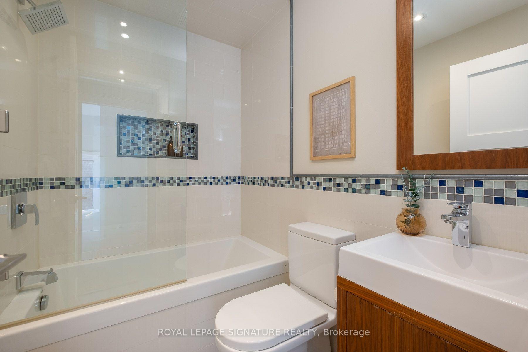 Photo 19 of 35 Bessborough Drive, Toronto, Leaside — HOMEH