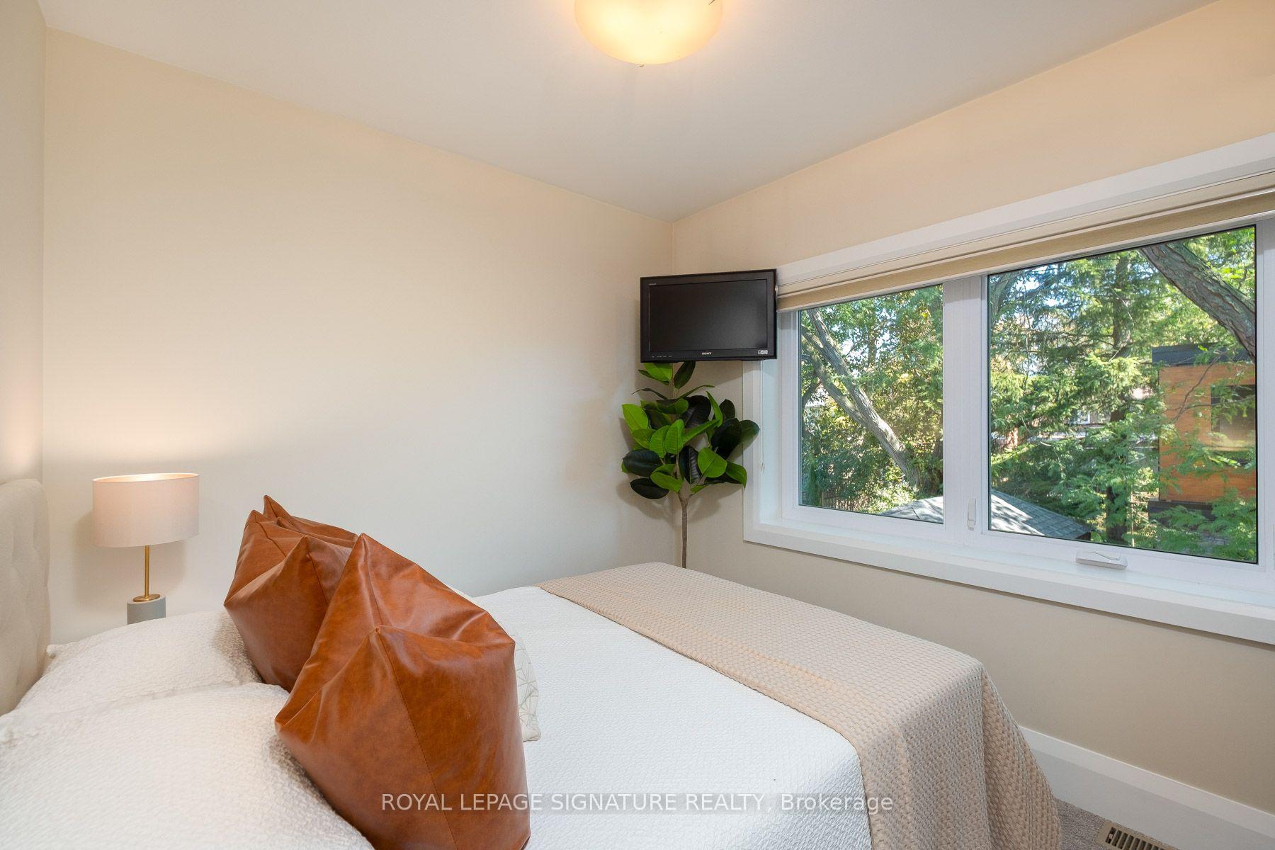 Photo 21 of 35 Bessborough Drive, Toronto, Leaside — HOMEH
