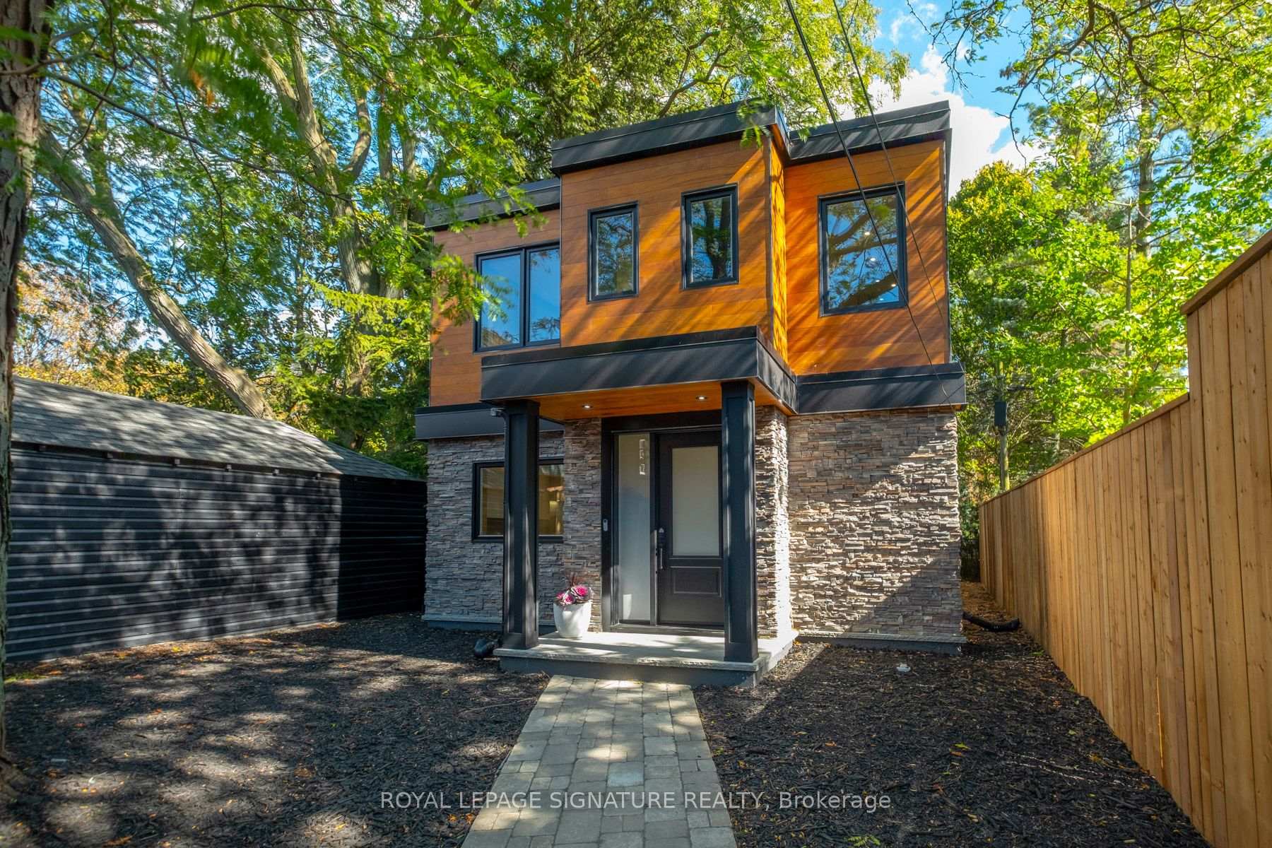 Photo 27 of 35 Bessborough Drive, Toronto, Leaside — HOMEH
