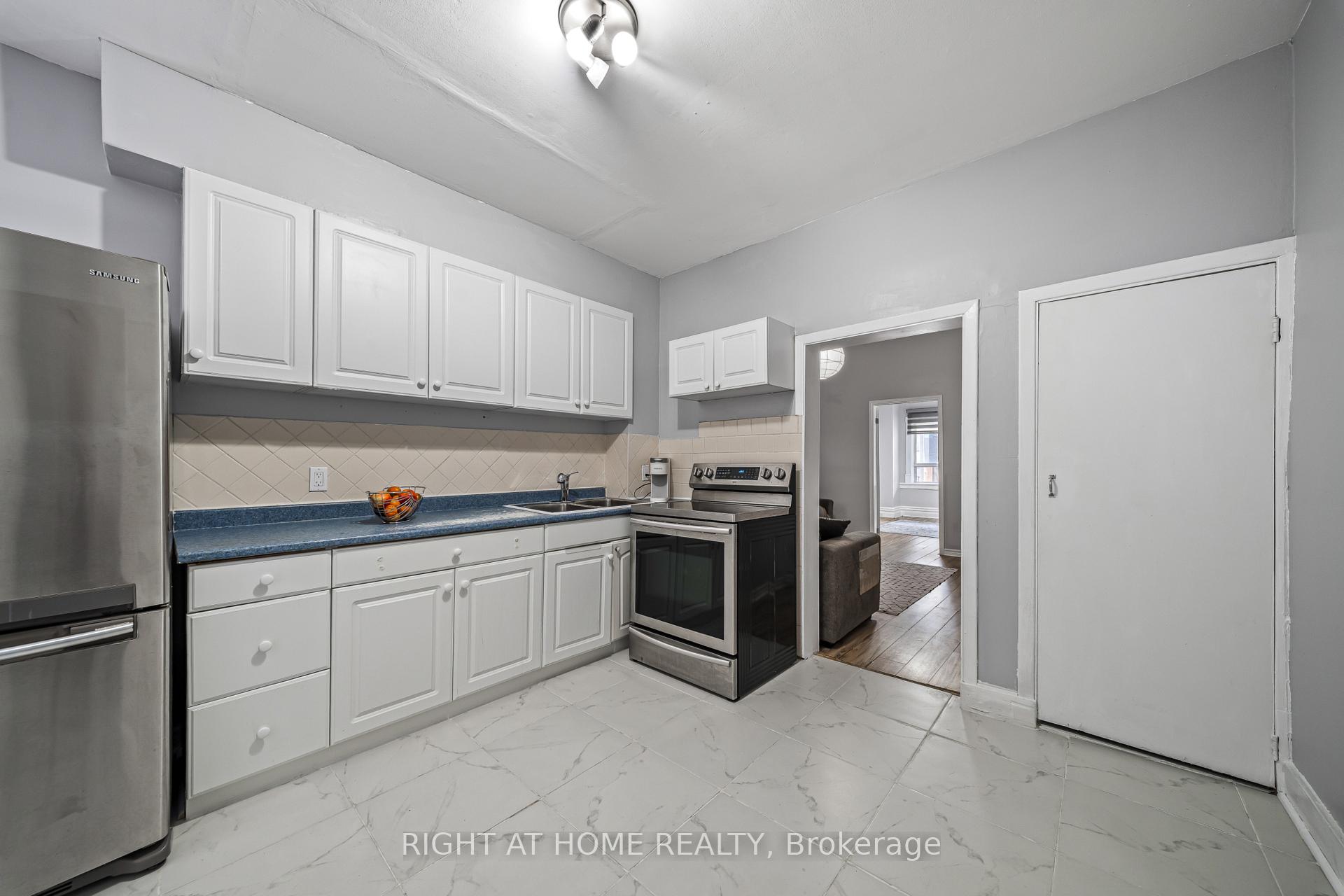 Photo 11 of 138 Osler Street, Toronto, Weston-Pellam Park — HOMEH