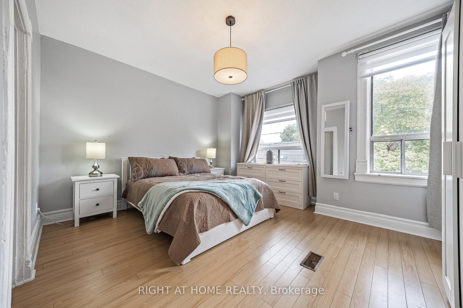 Photo 17 of 138 Osler Street, Toronto, Weston-Pellam Park — HOMEH