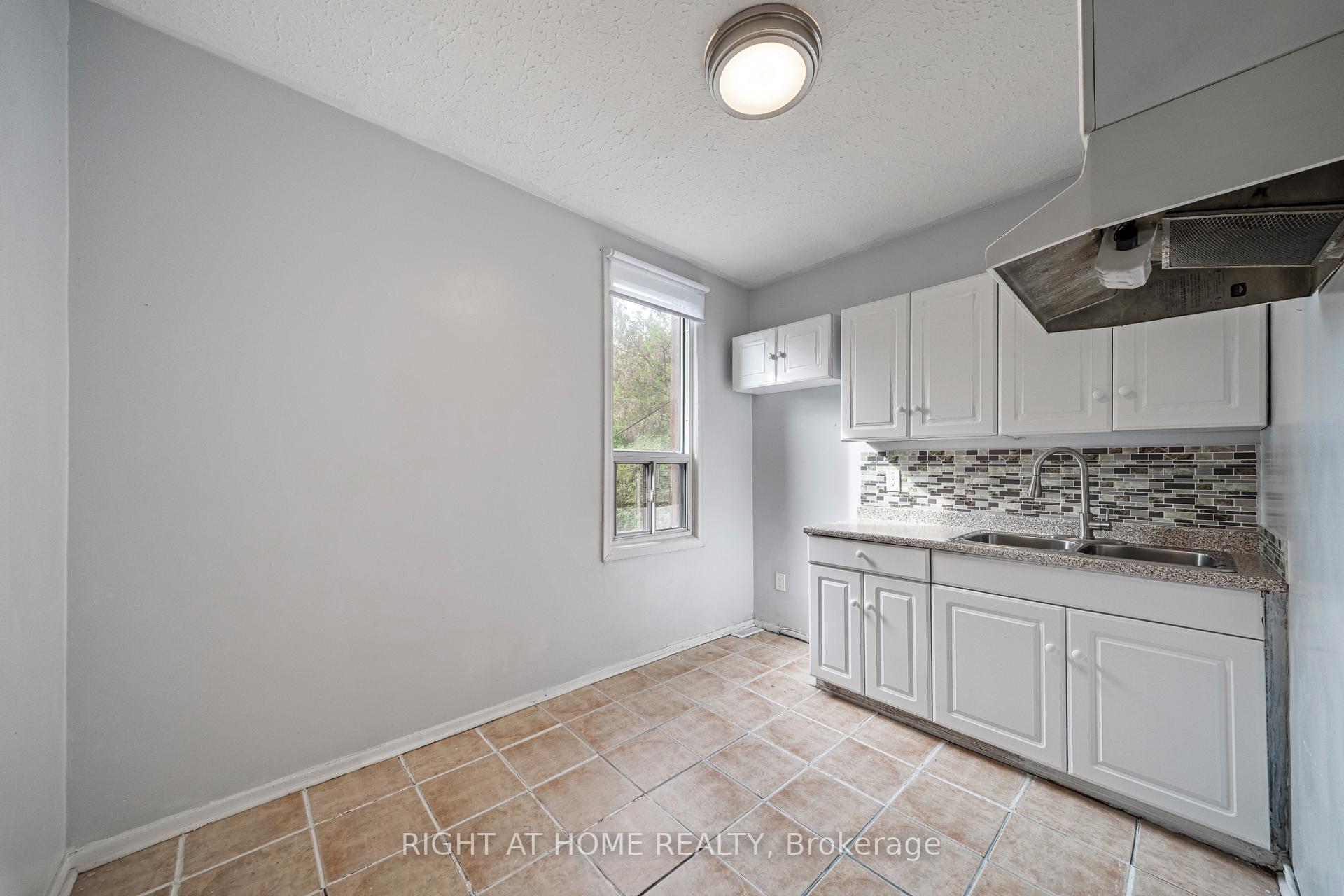 Photo 22 of 138 Osler Street, Toronto, Weston-Pellam Park — HOMEH