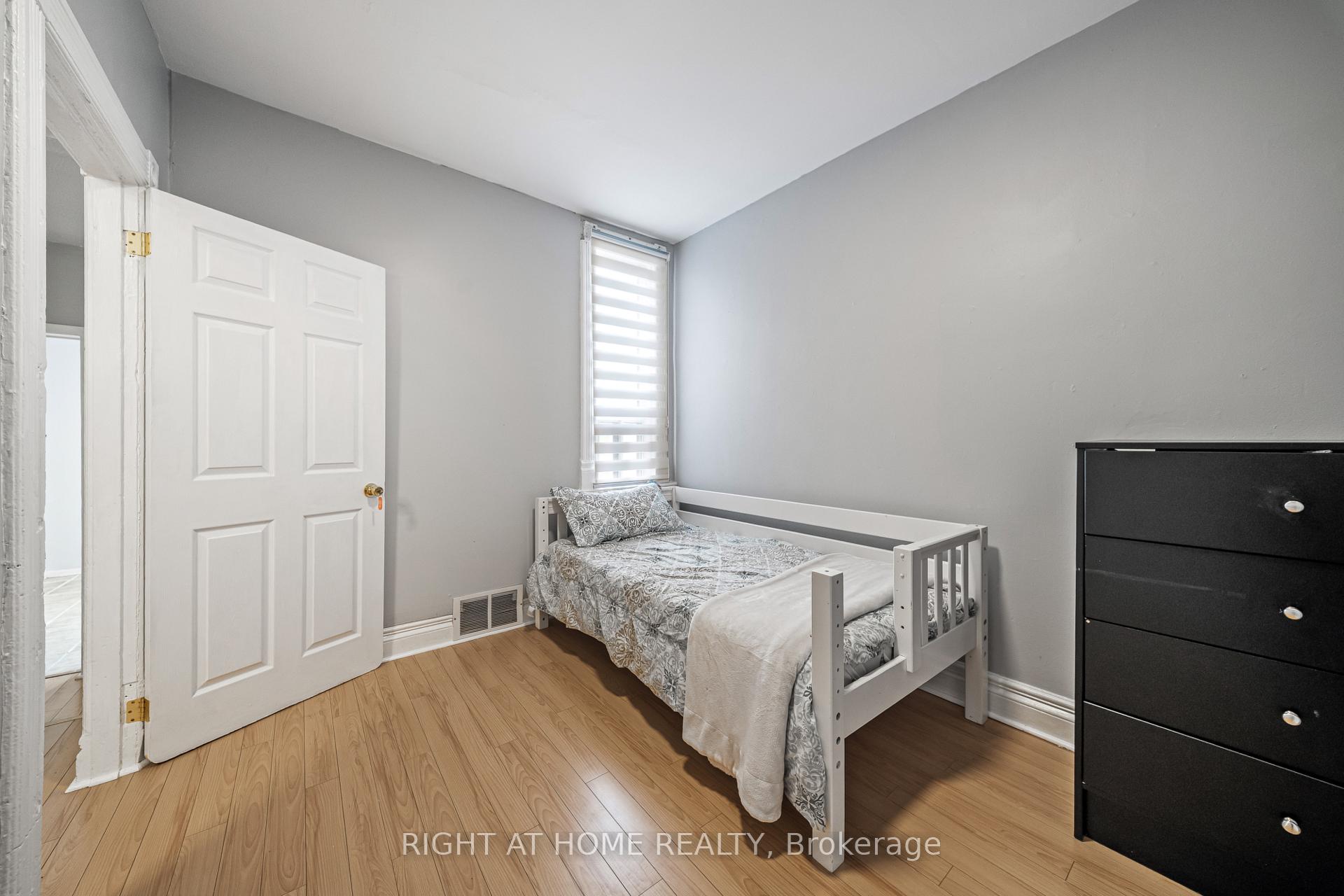Photo 27 of 138 Osler Street, Toronto, Weston-Pellam Park — HOMEH