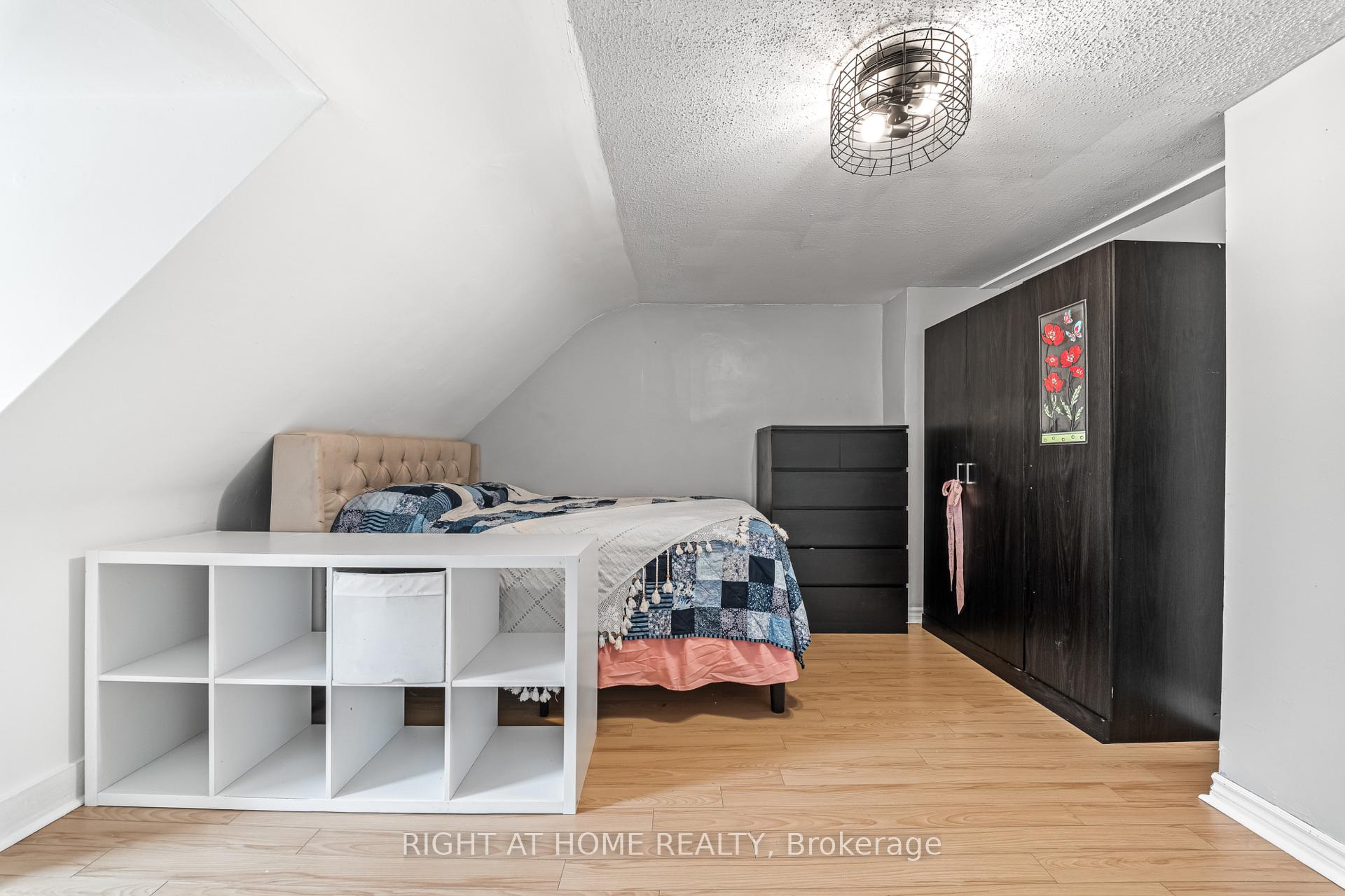 Photo 30 of 138 Osler Street, Toronto, Weston-Pellam Park — HOMEH