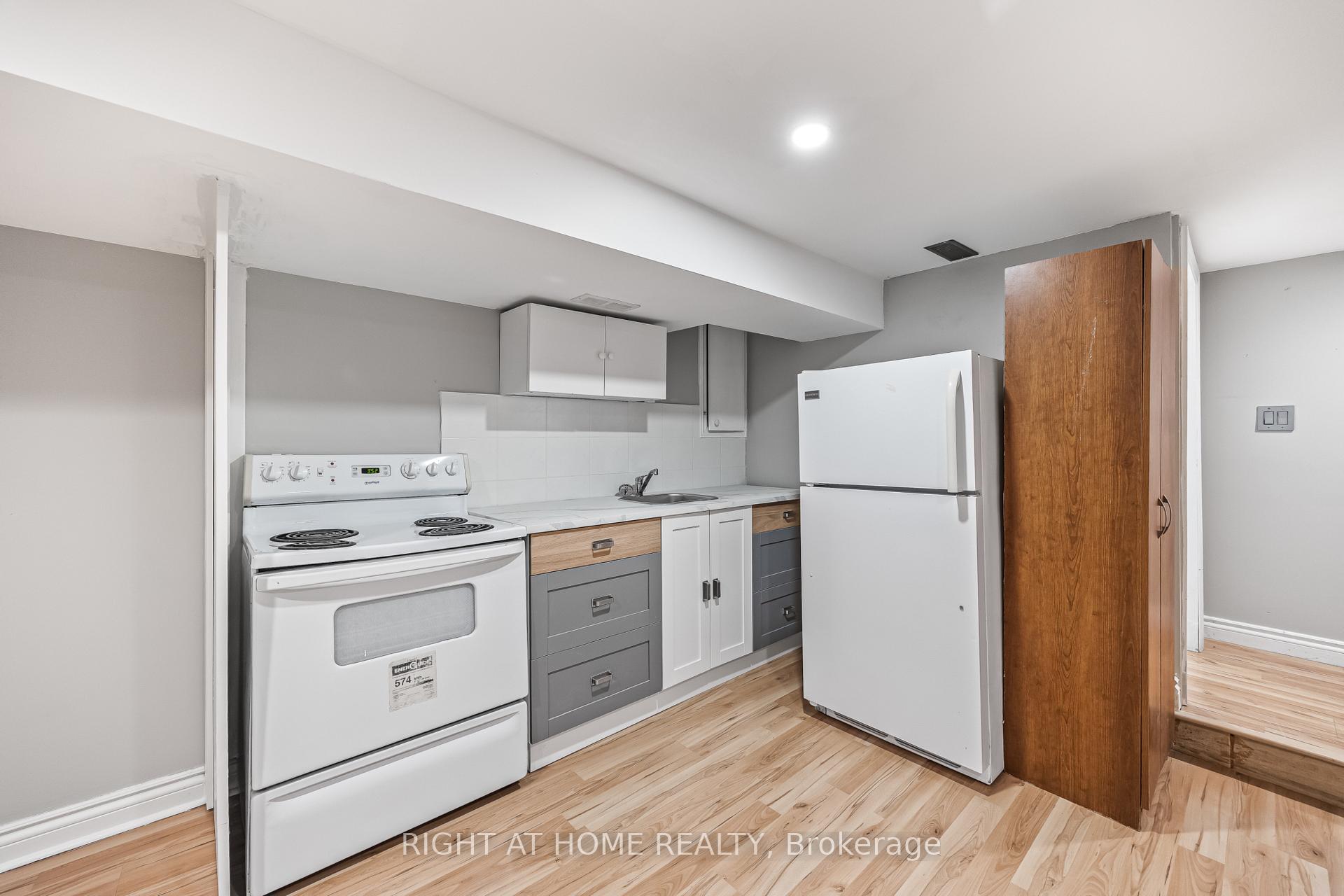 Photo 35 of 138 Osler Street, Toronto, Weston-Pellam Park — HOMEH