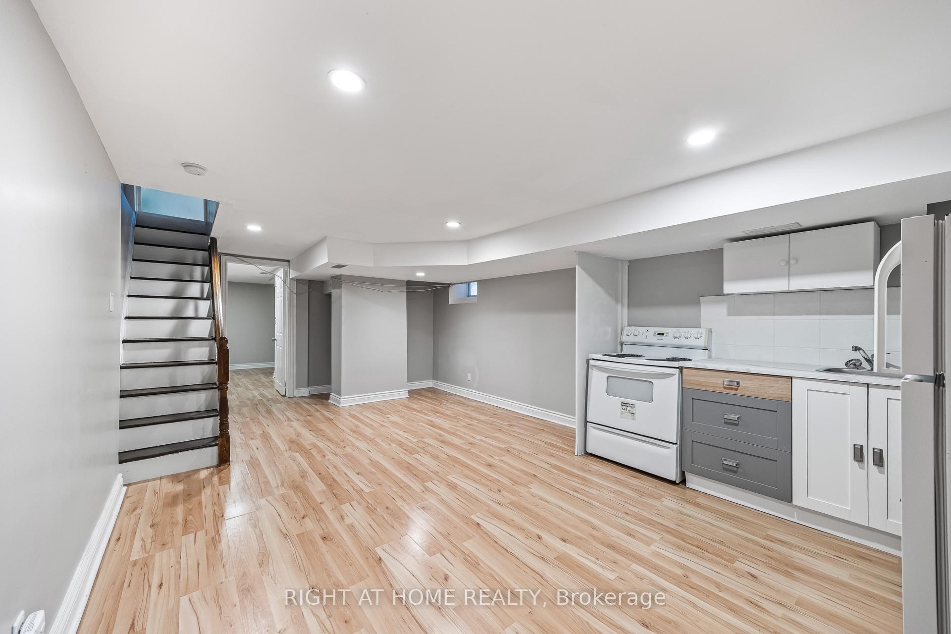 Photo 36 of 138 Osler Street, Toronto, Weston-Pellam Park — HOMEH