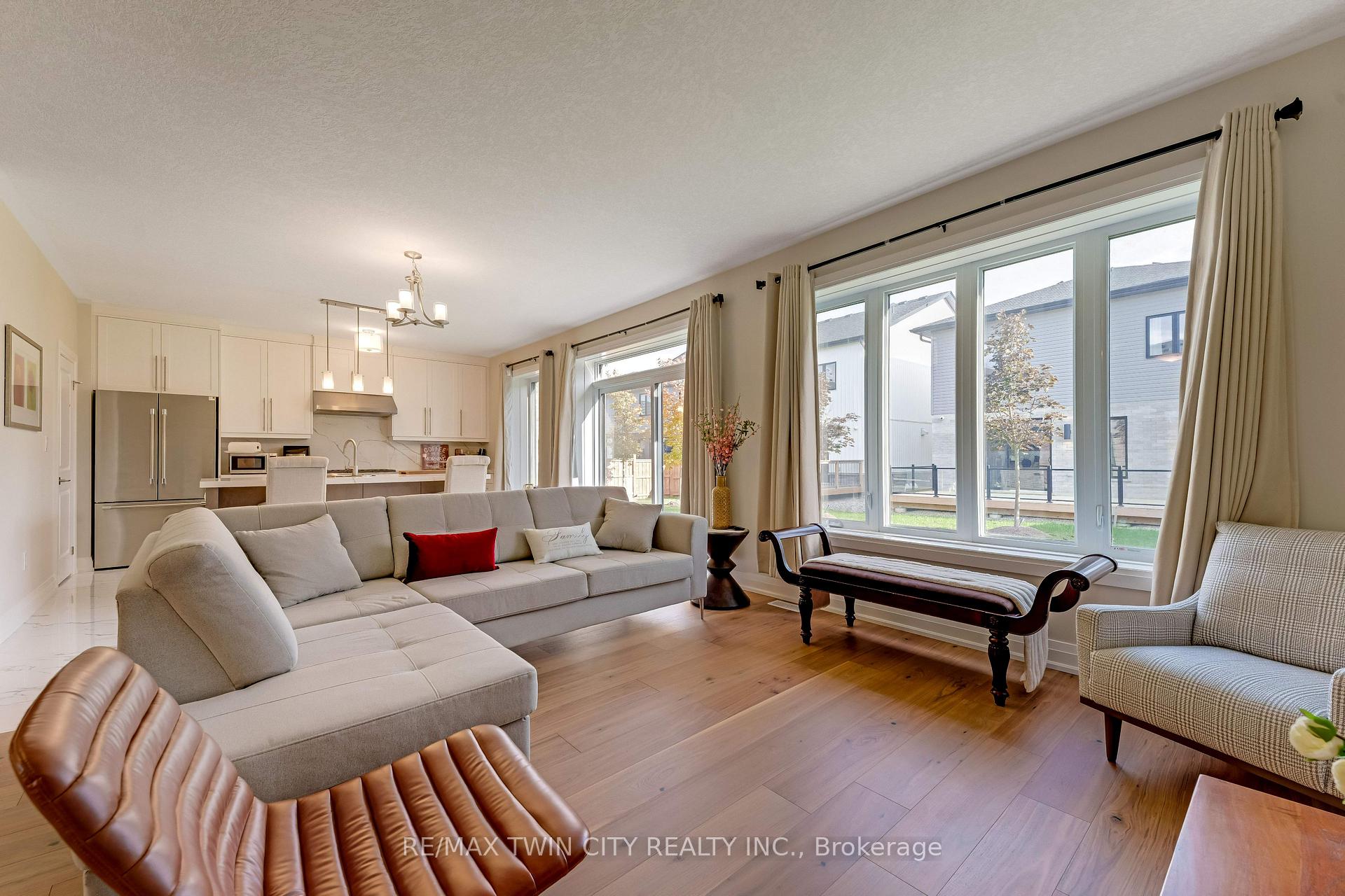 Photo 6 of 31 Jacob Detweiller Drive, Kitchener — HOMEH