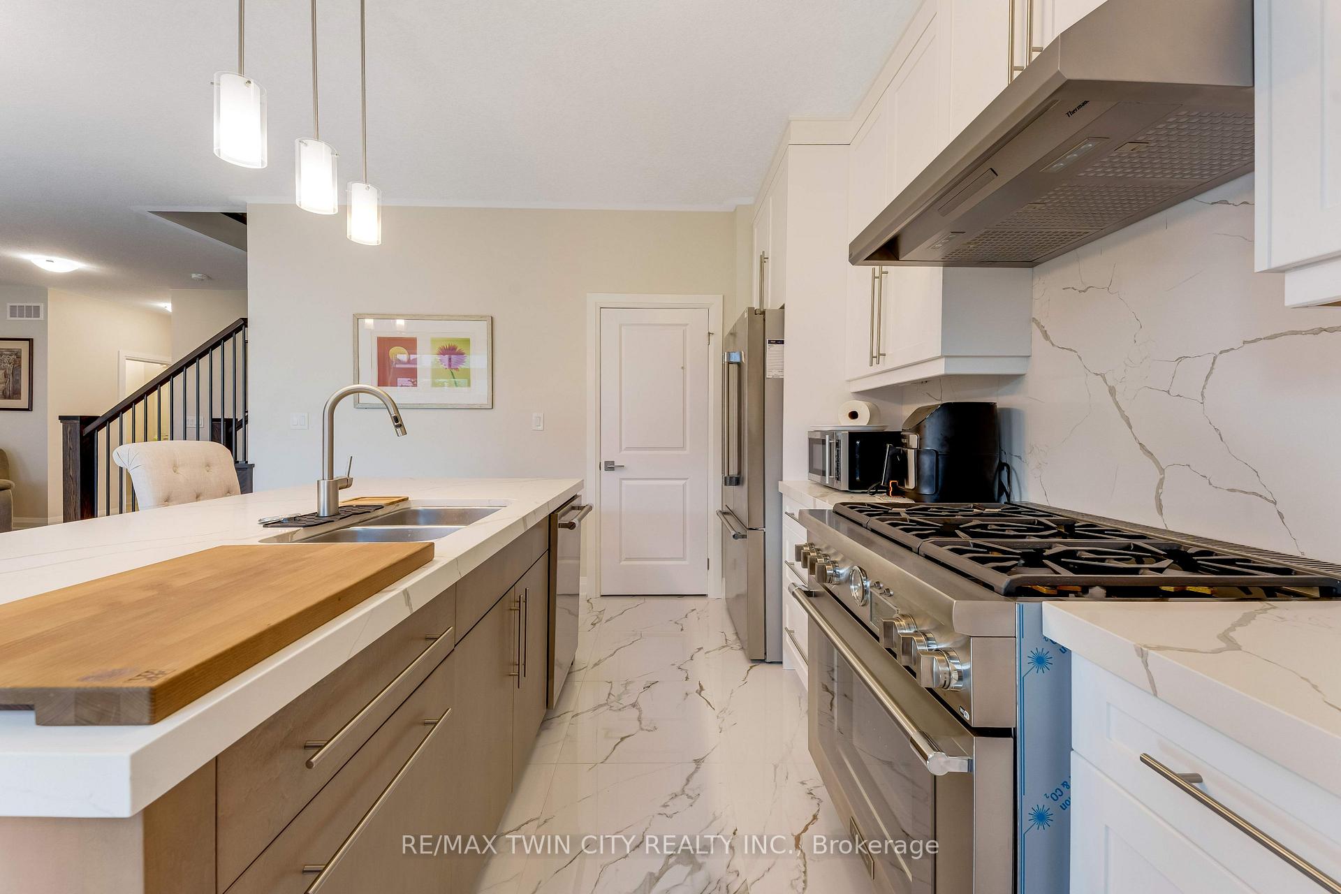 Photo 11 of 31 Jacob Detweiller Drive, Kitchener — HOMEH