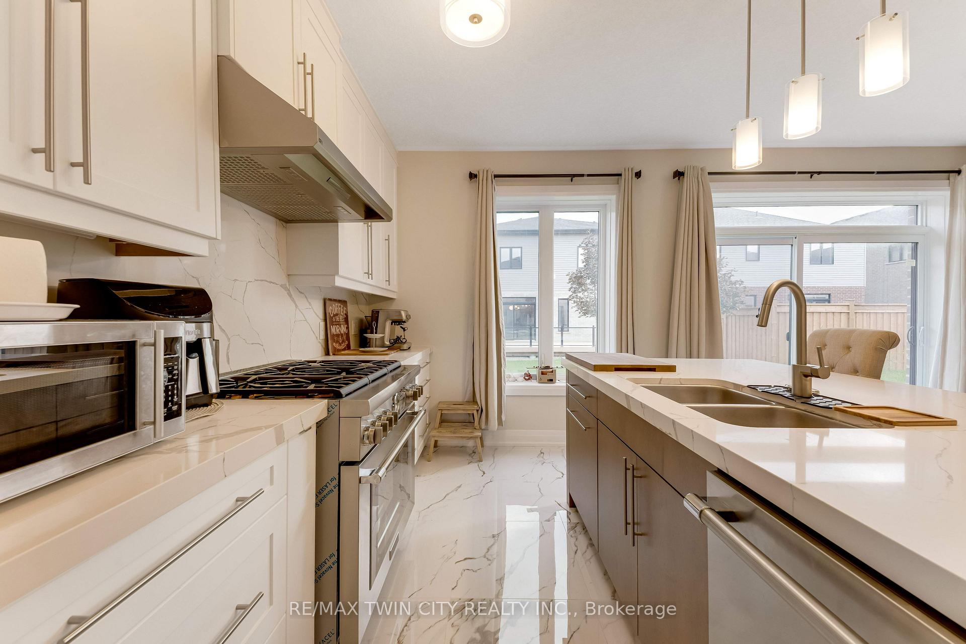 Photo 12 of 31 Jacob Detweiller Drive, Kitchener — HOMEH