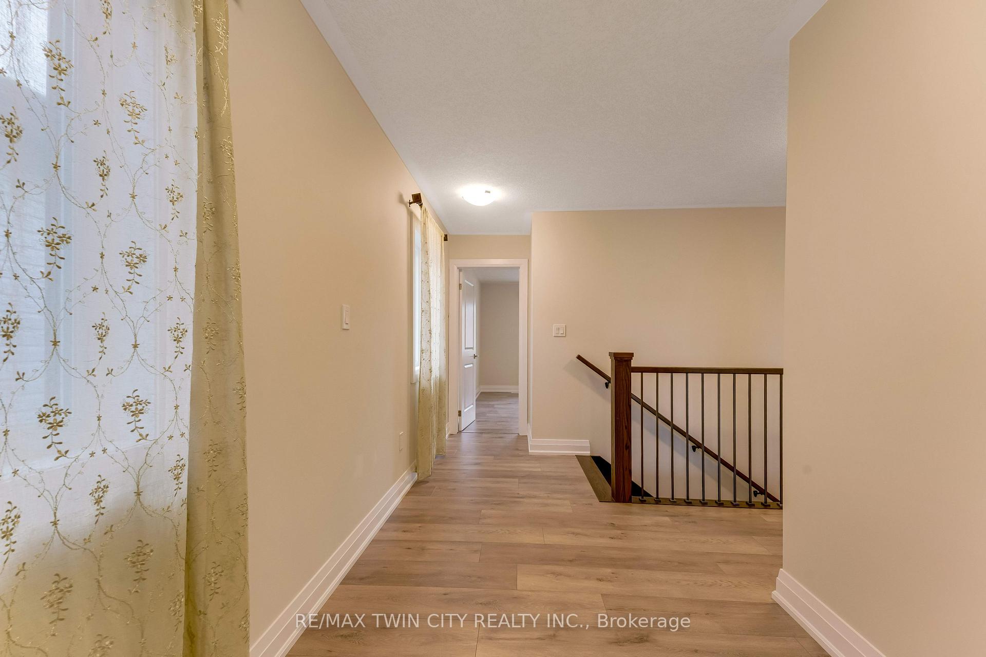 Photo 16 of 31 Jacob Detweiller Drive, Kitchener — HOMEH