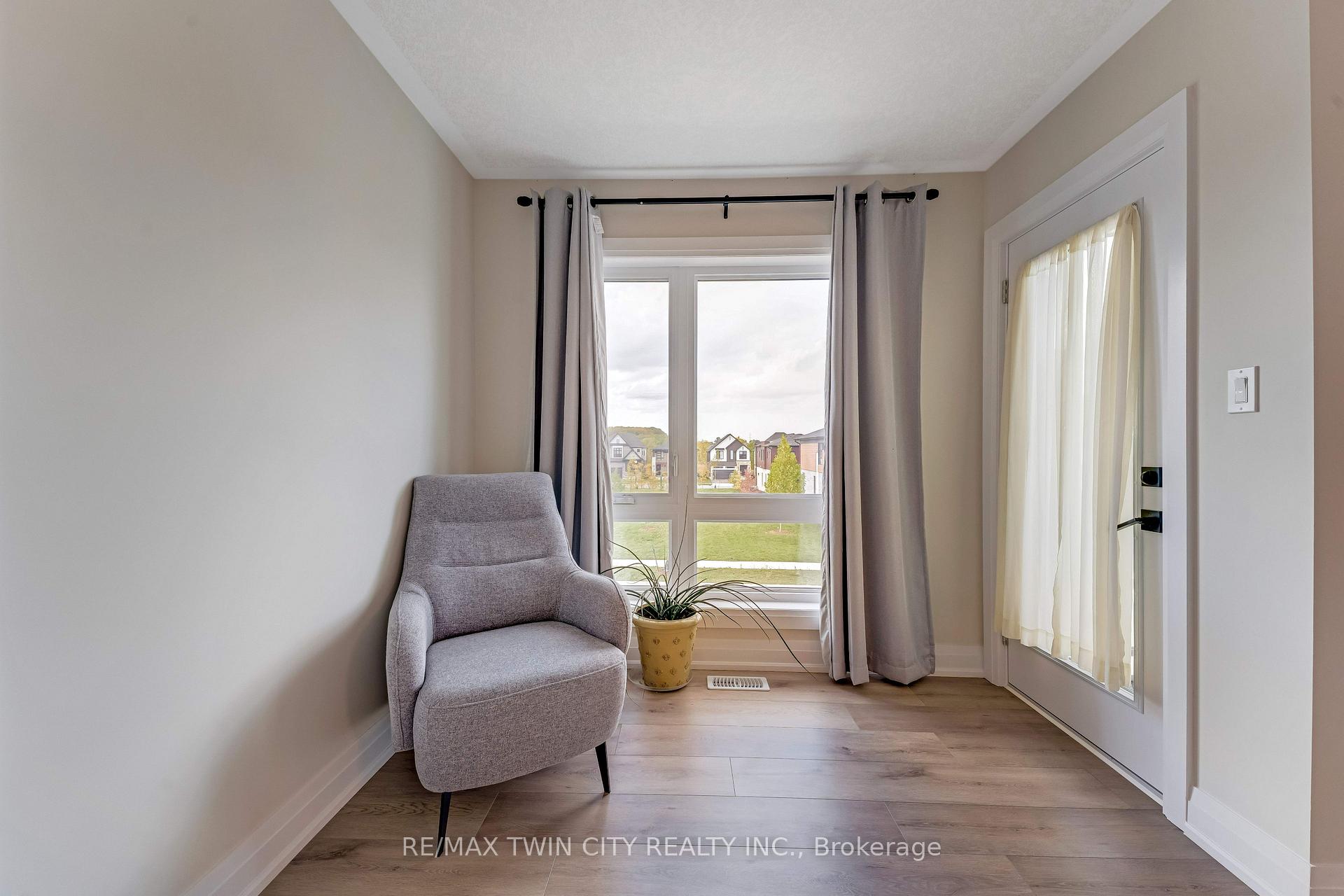 Photo 20 of 31 Jacob Detweiller Drive, Kitchener — HOMEH