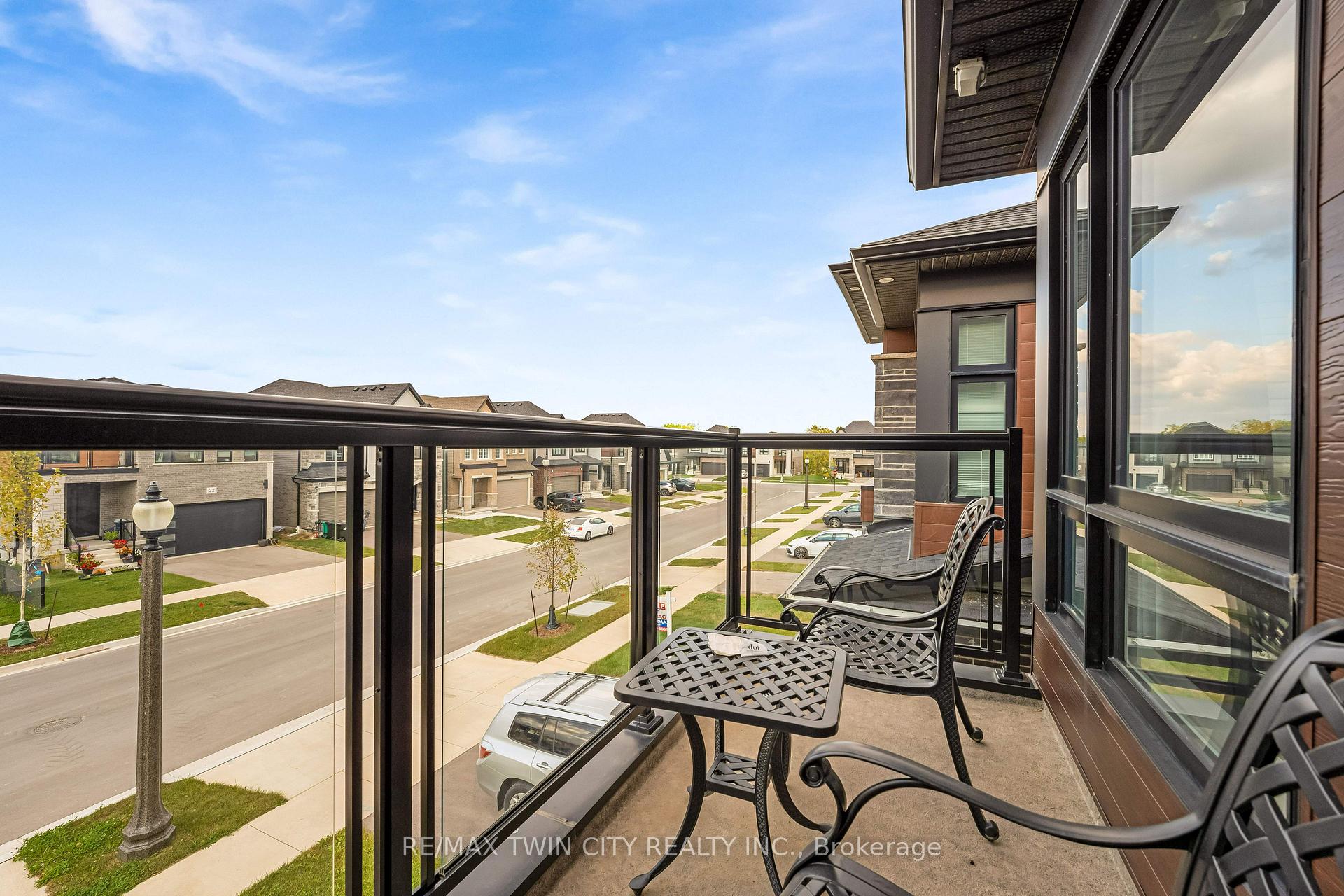 Photo 22 of 31 Jacob Detweiller Drive, Kitchener — HOMEH