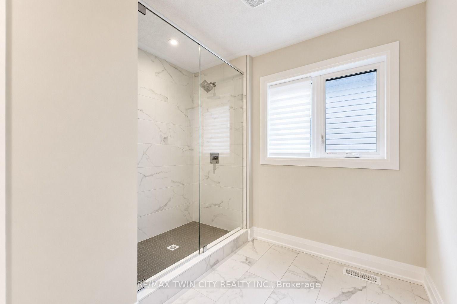 Photo 23 of 31 Jacob Detweiller Drive, Kitchener — HOMEH