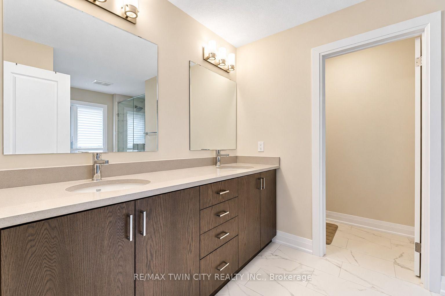 Photo 24 of 31 Jacob Detweiller Drive, Kitchener — HOMEH