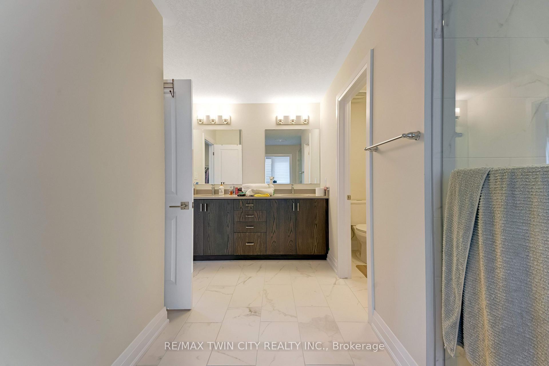 Photo 28 of 31 Jacob Detweiller Drive, Kitchener — HOMEH