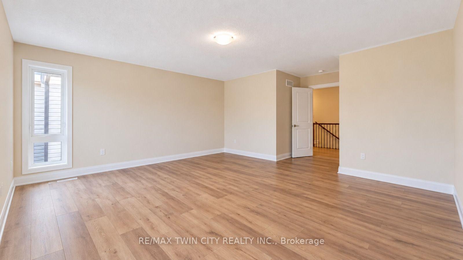 Photo 33 of 31 Jacob Detweiller Drive, Kitchener — HOMEH