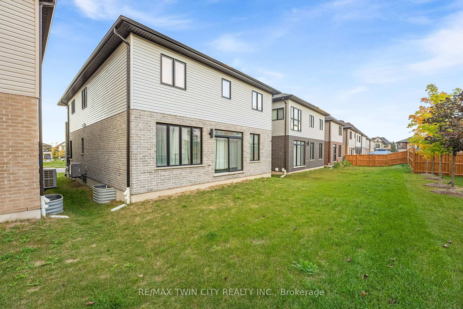 Photo 34 of 31 Jacob Detweiller Drive, Kitchener — HOMEH