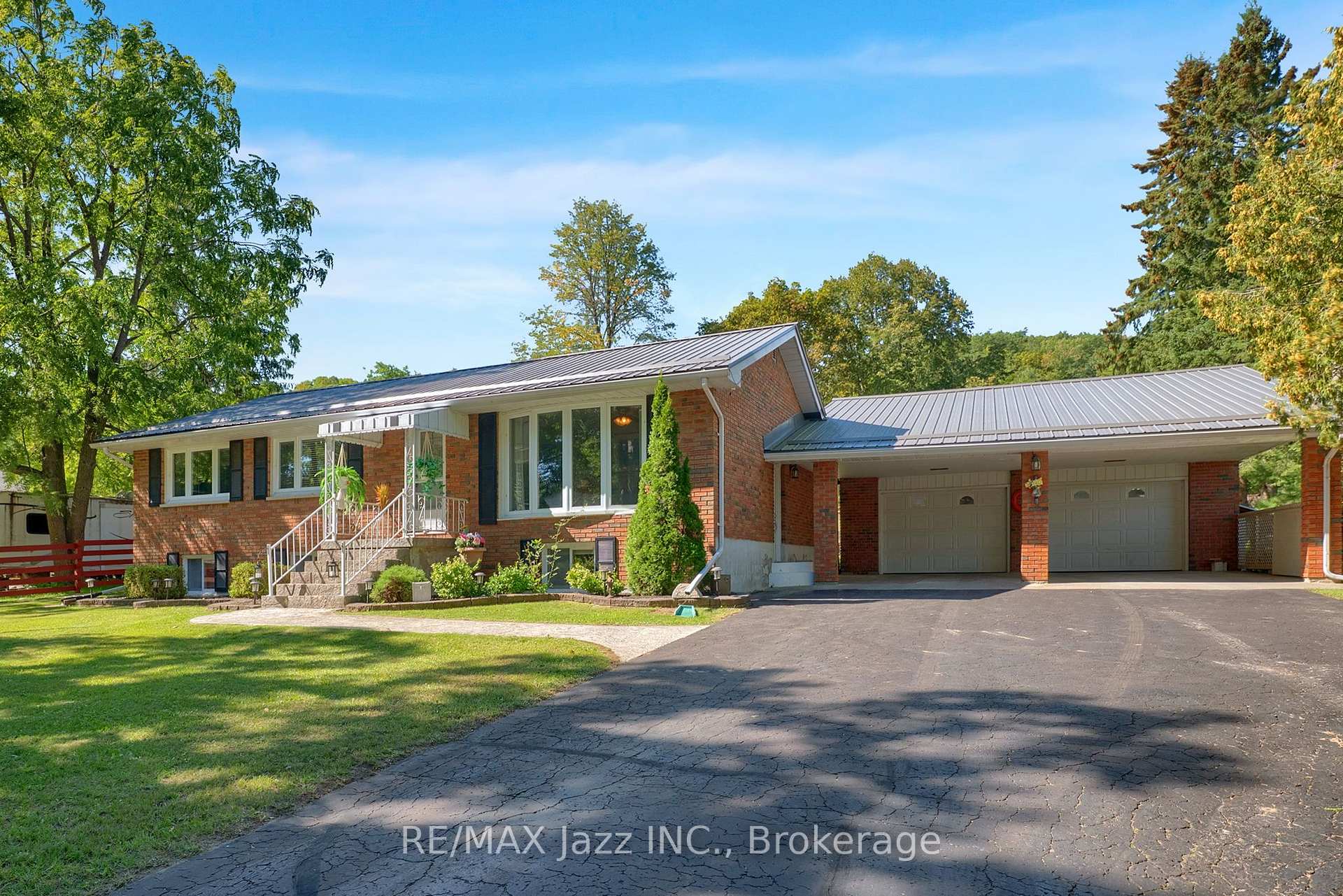 Photo 3 of 480 Murray Street, Quinte West, Murray Ward — HOMEH