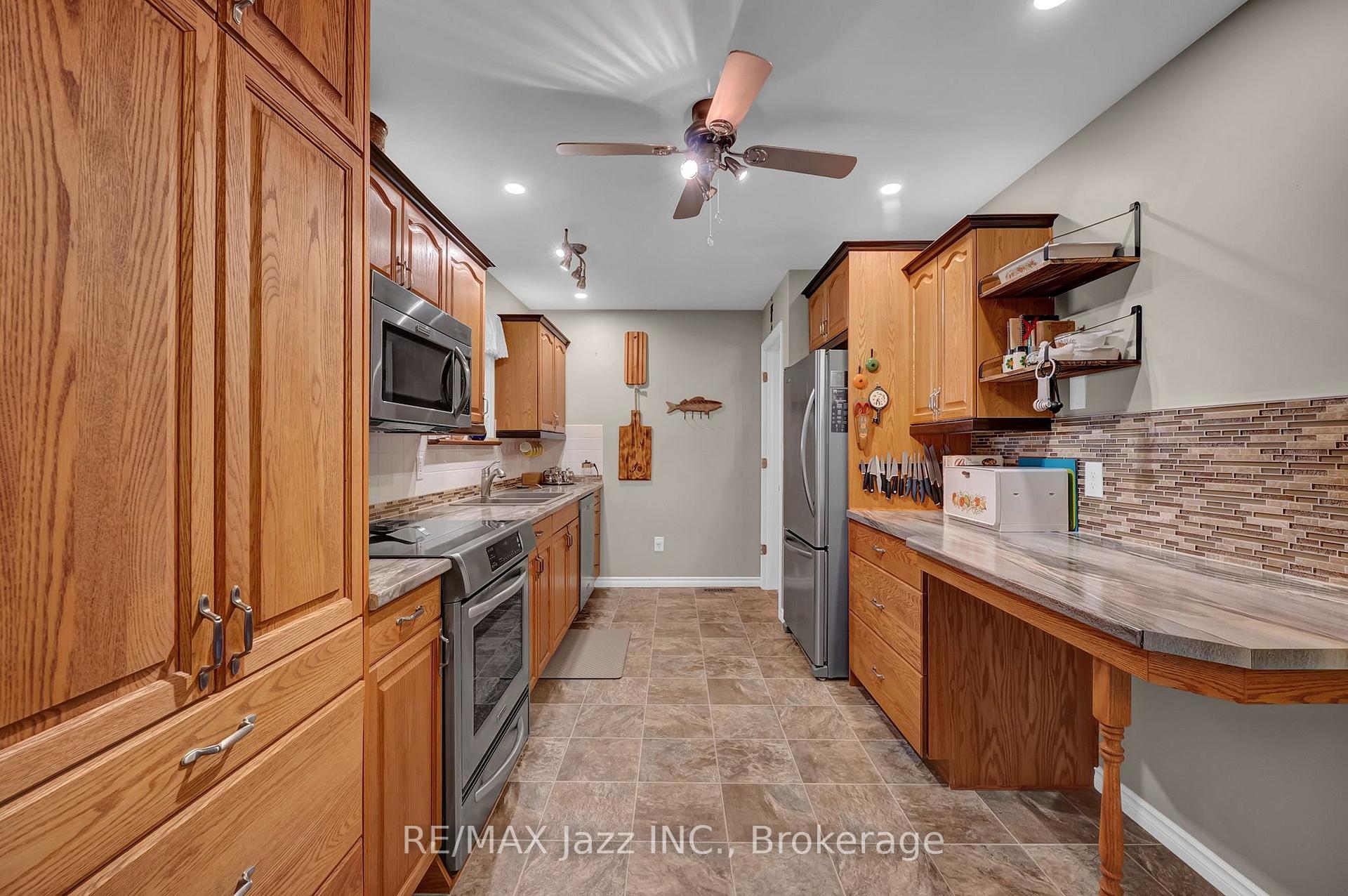 Photo 11 of 480 Murray Street, Quinte West, Murray Ward — HOMEH