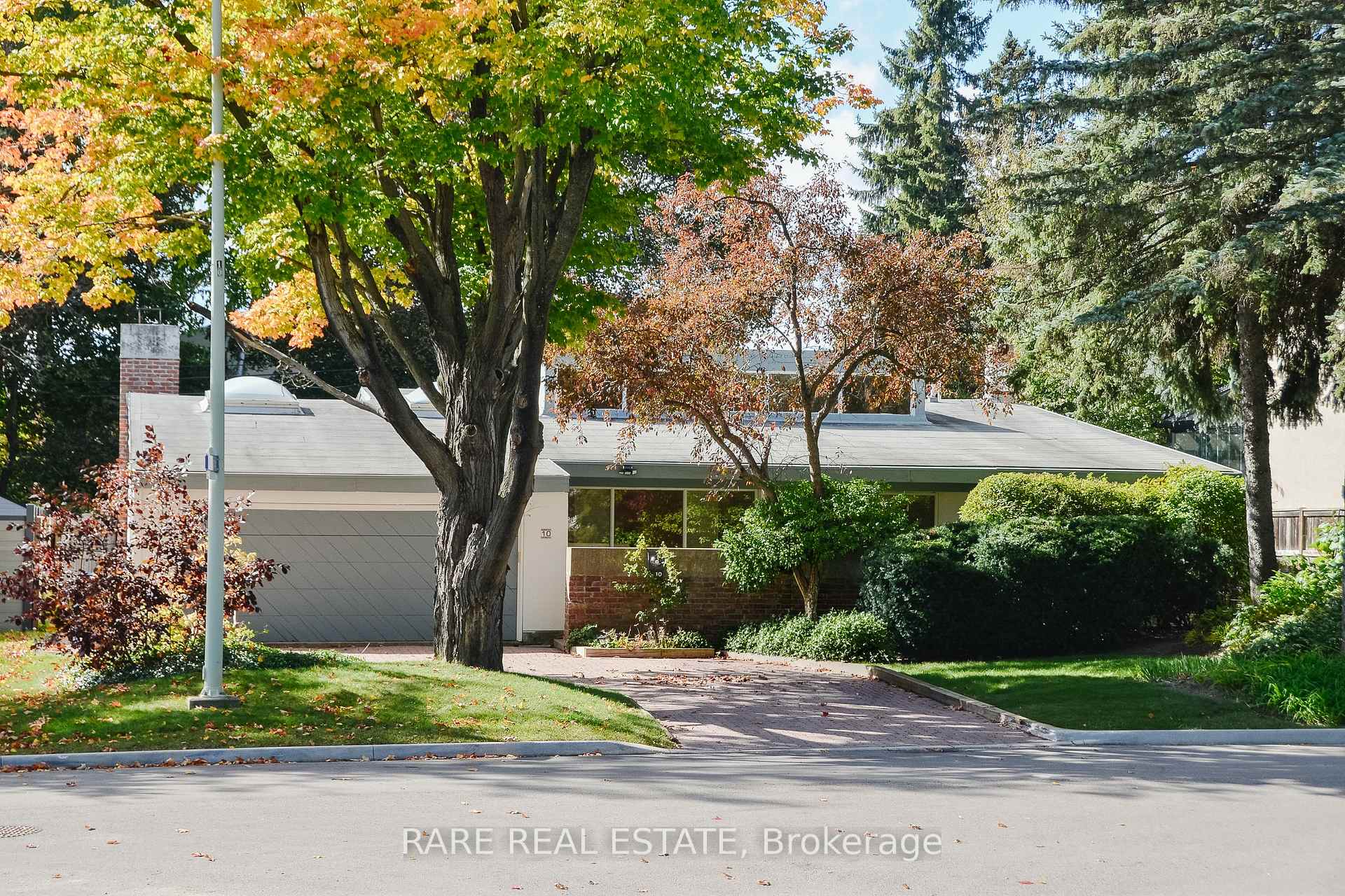Photo 2 of 10 Wetherfield Place, North York, Banbury-Don Mills — HOMEH