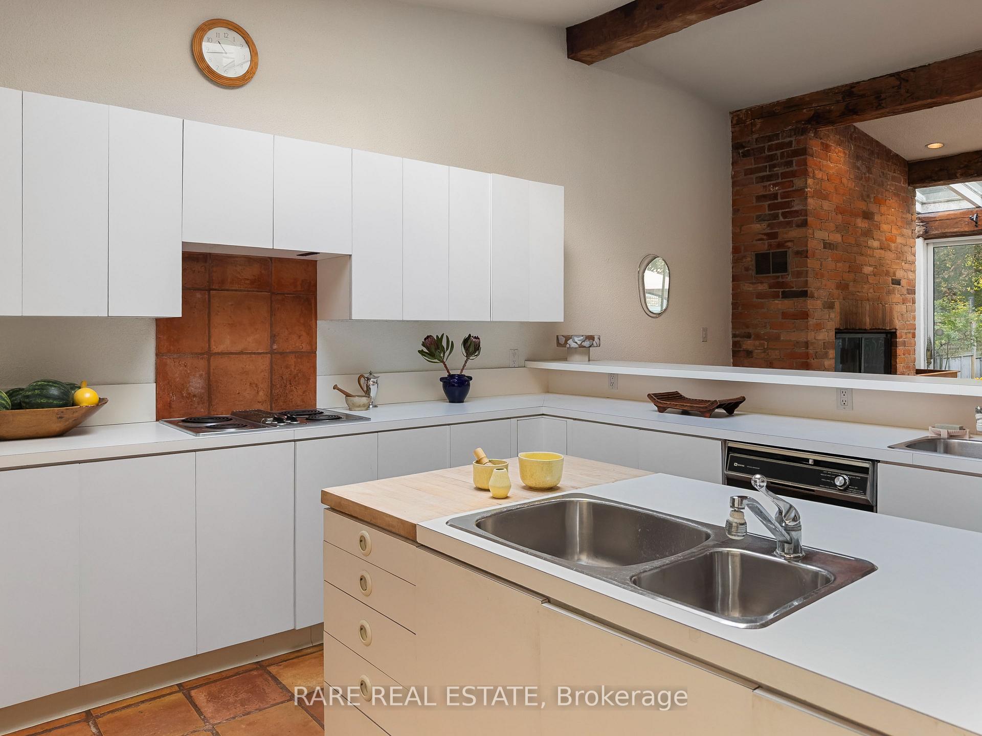 Photo 13 of 10 Wetherfield Place, North York, Banbury-Don Mills — HOMEH