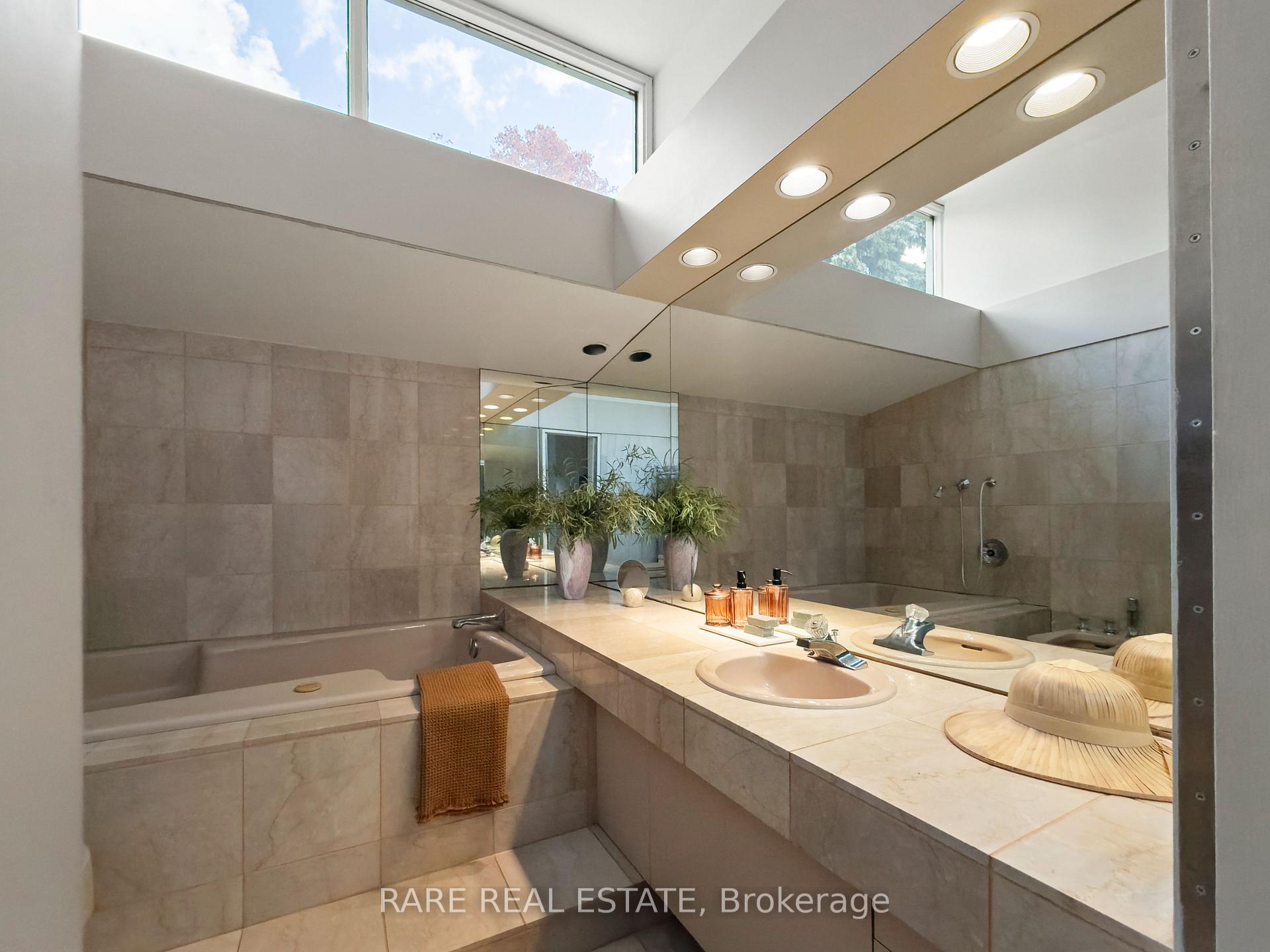 Photo 20 of 10 Wetherfield Place, North York, Banbury-Don Mills — HOMEH