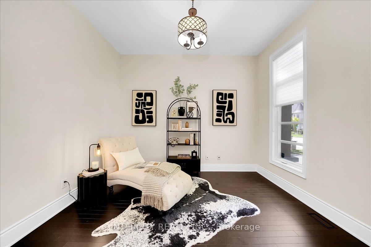 Photo 9 of 233 Carisbrooke Circle, Aurora, Bayview Southeast — HOMEH