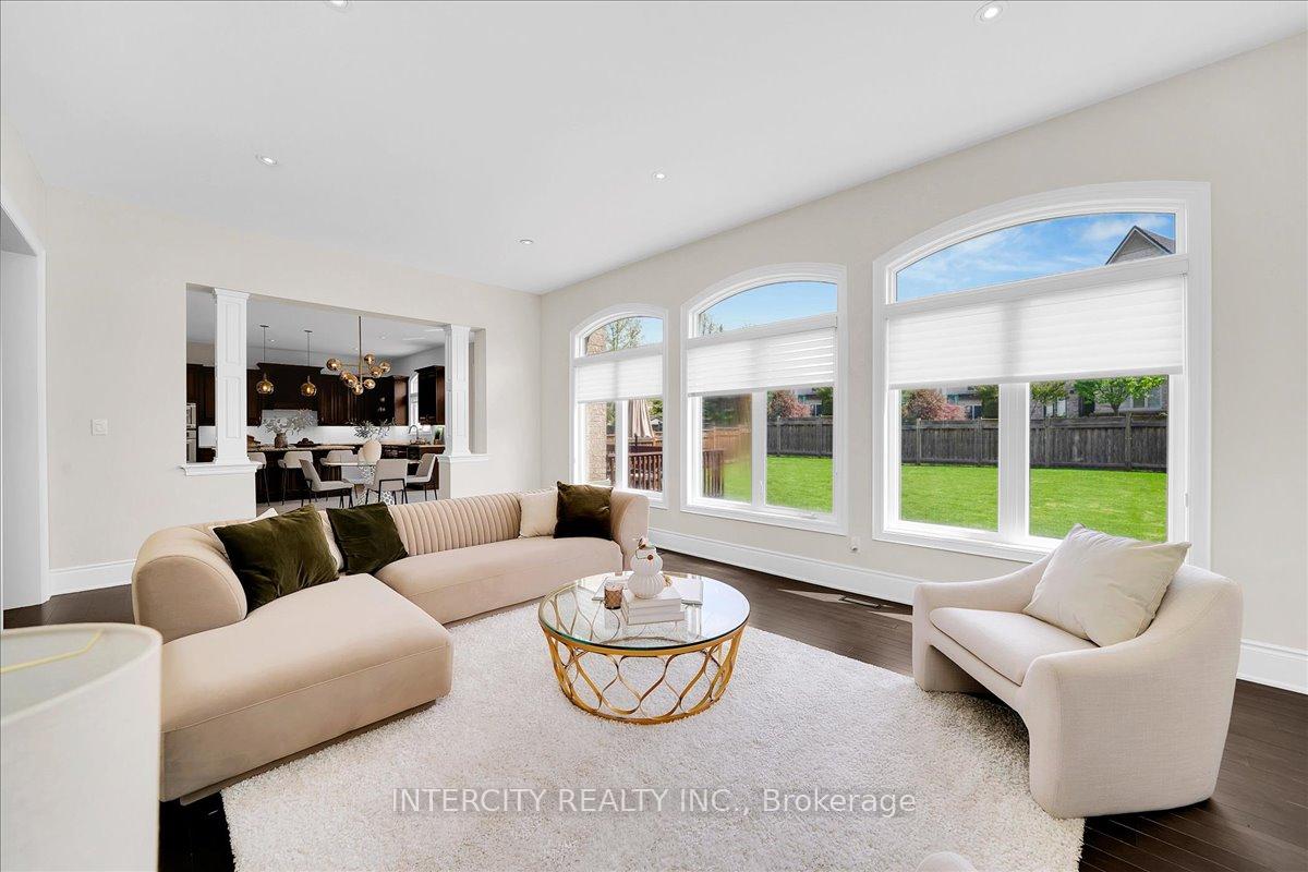 Photo 23 of 233 Carisbrooke Circle, Aurora, Bayview Southeast — HOMEH
