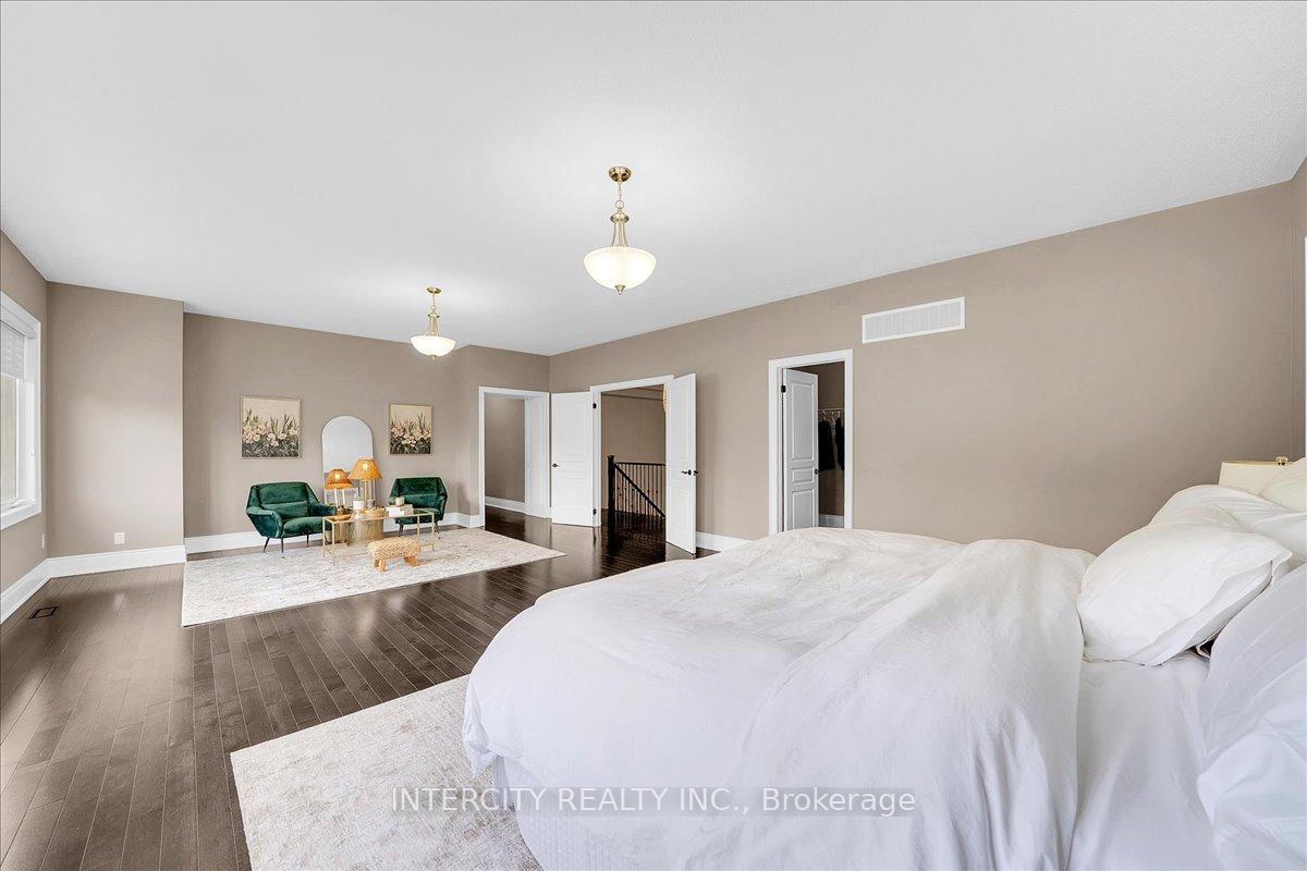 Photo 30 of 233 Carisbrooke Circle, Aurora, Bayview Southeast — HOMEH