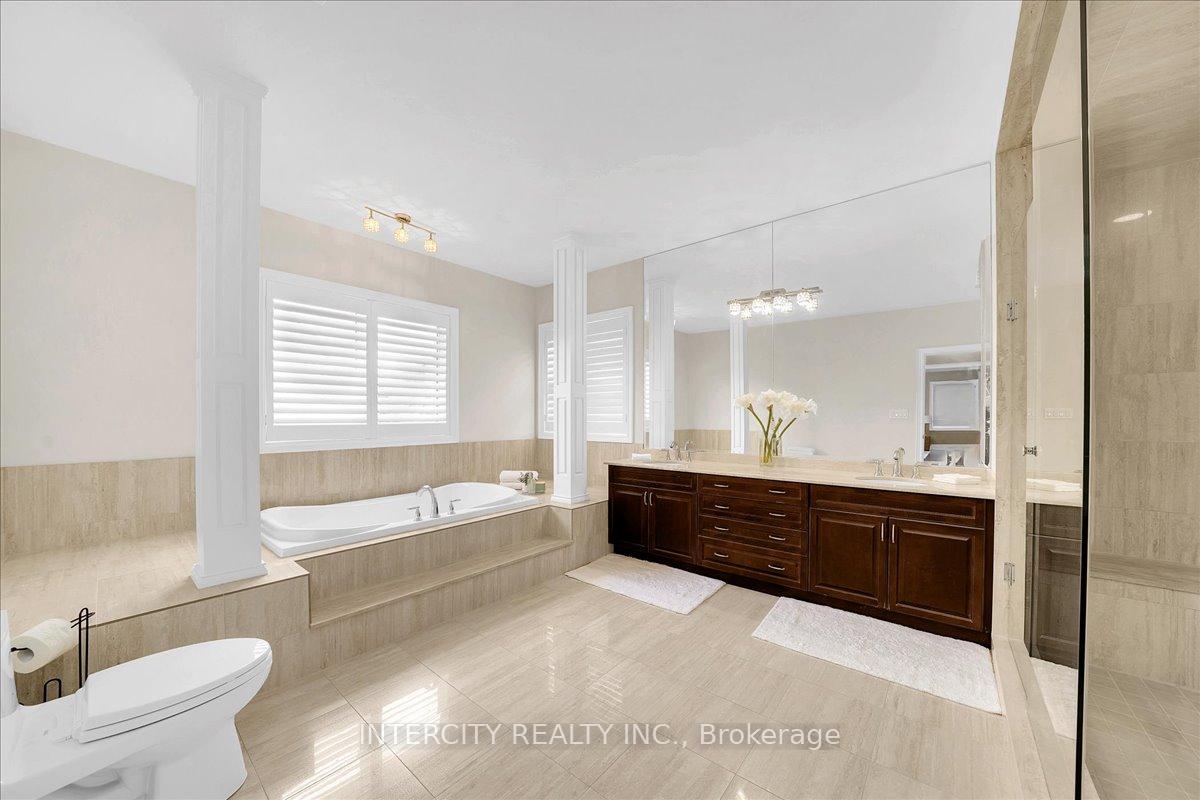 Photo 31 of 233 Carisbrooke Circle, Aurora, Bayview Southeast — HOMEH