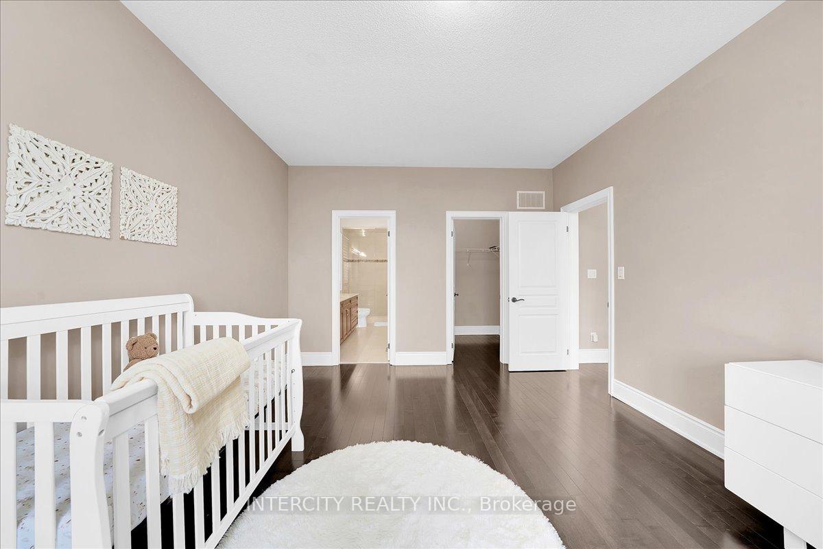 Photo 35 of 233 Carisbrooke Circle, Aurora, Bayview Southeast — HOMEH