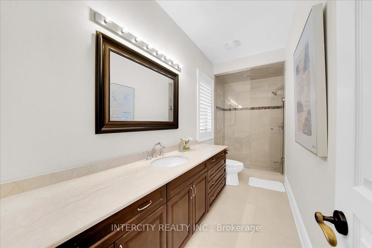 Photo 36 of 233 Carisbrooke Circle, Aurora, Bayview Southeast — HOMEH
