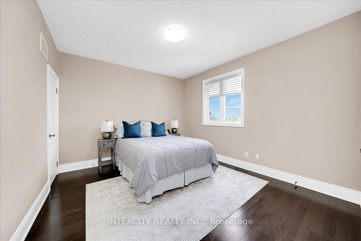 Photo 37 of 233 Carisbrooke Circle, Aurora, Bayview Southeast — HOMEH