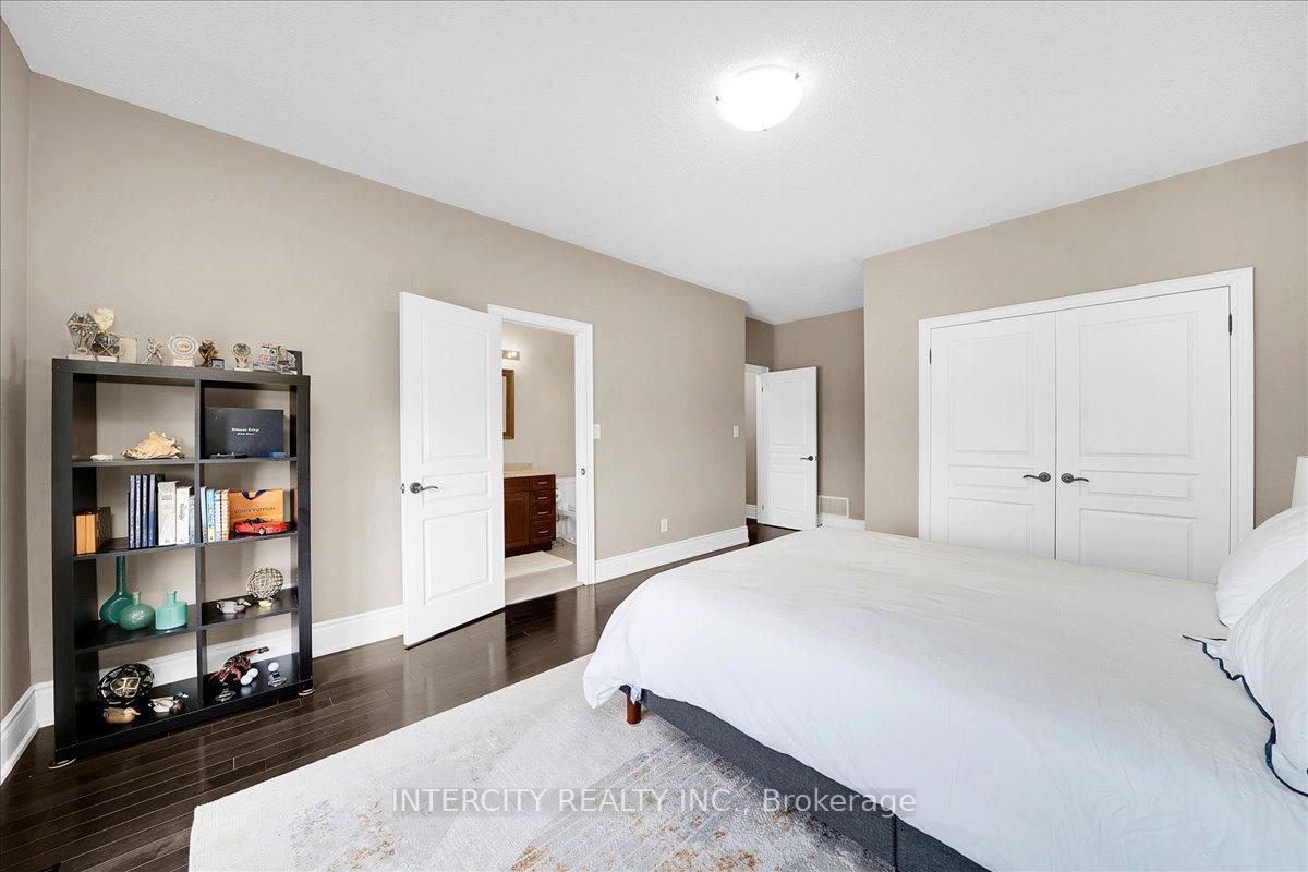 Photo 39 of 233 Carisbrooke Circle, Aurora, Bayview Southeast — HOMEH