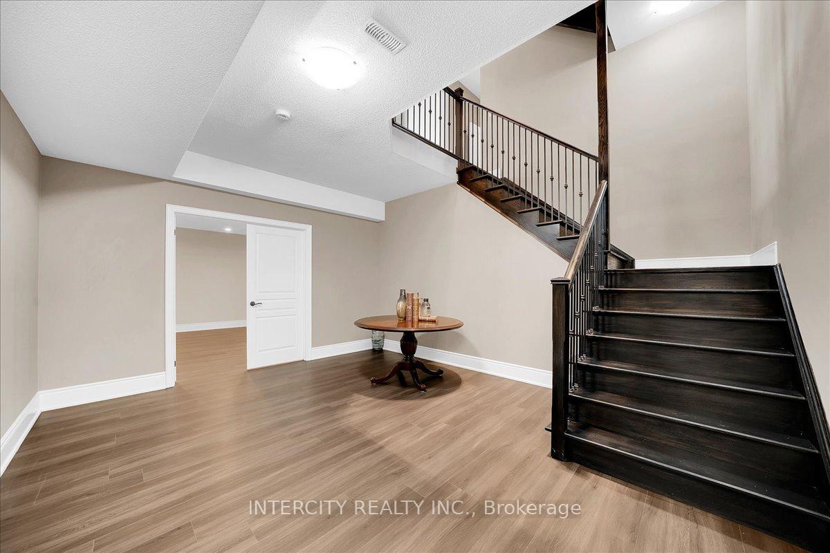 Photo 41 of 233 Carisbrooke Circle, Aurora, Bayview Southeast — HOMEH