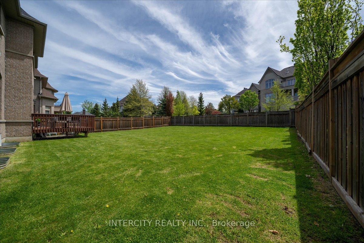 Photo 46 of 233 Carisbrooke Circle, Aurora, Bayview Southeast — HOMEH