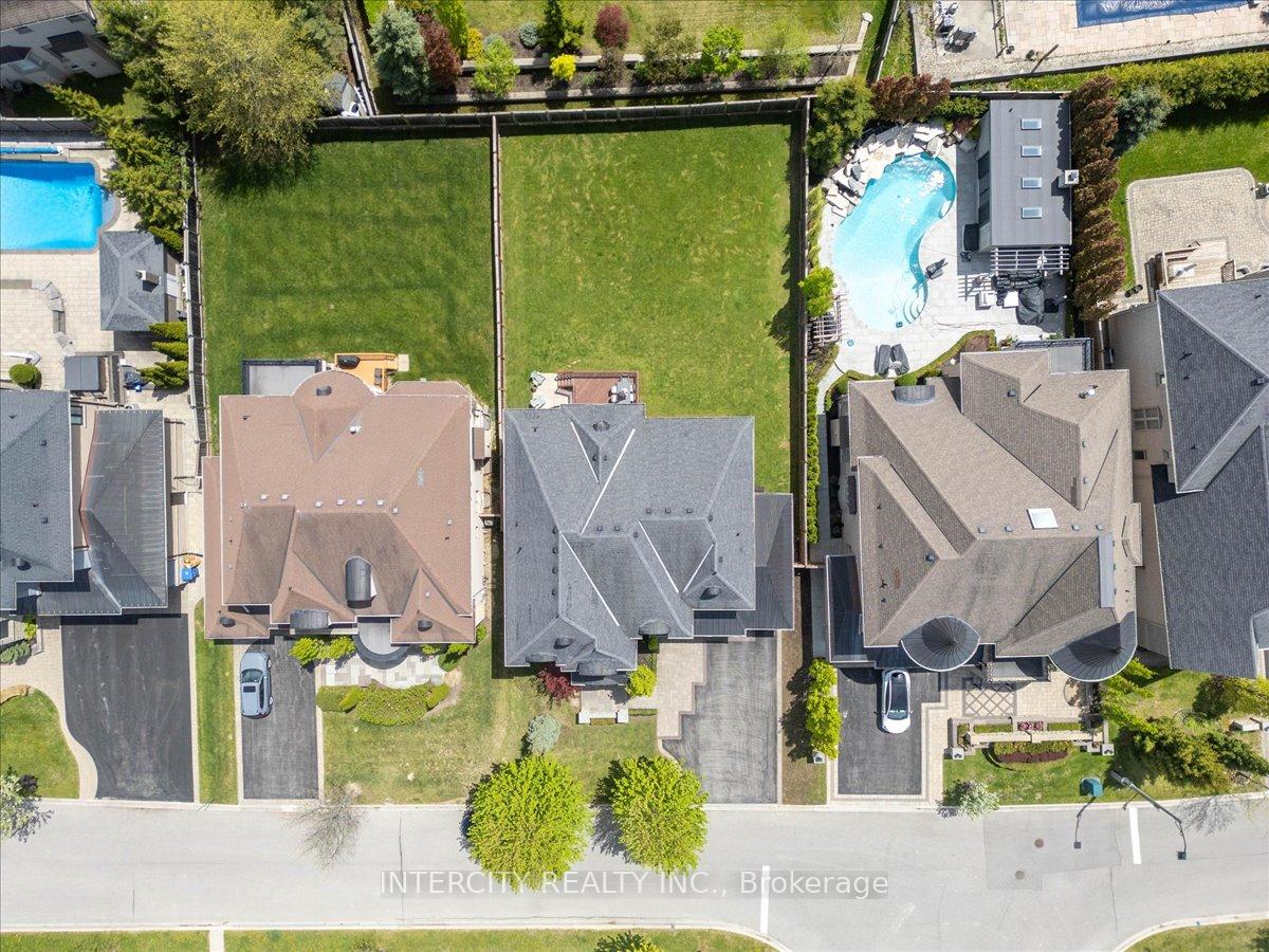 Photo 49 of 233 Carisbrooke Circle, Aurora, Bayview Southeast — HOMEH