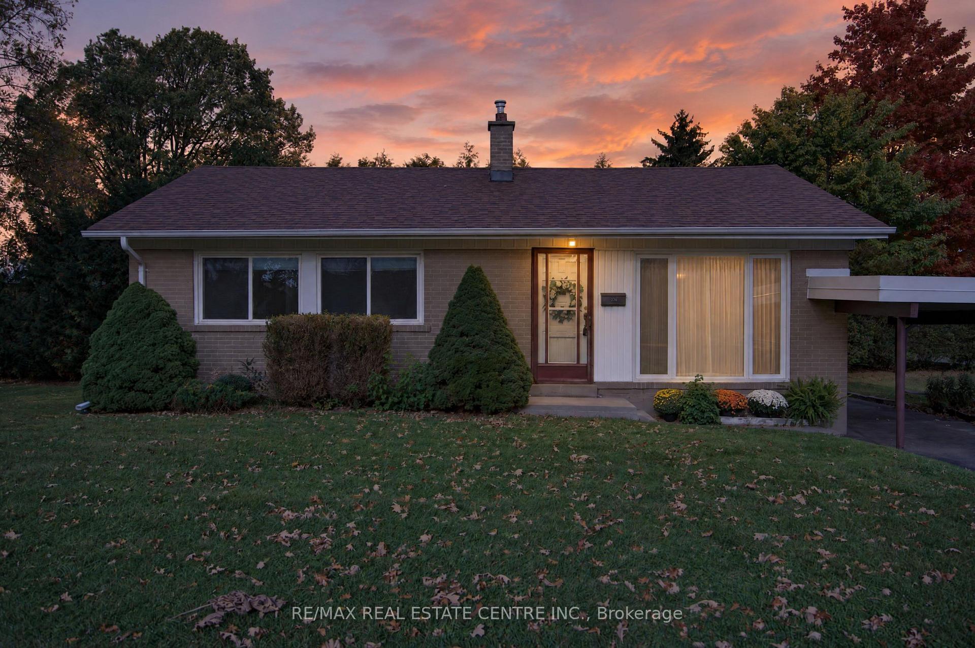 Photo of 226 Elmwood Crescent