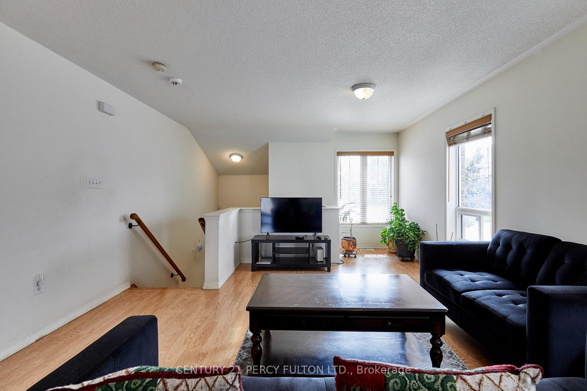Photo 4 of 8 Knowles Street, Ajax, Central East — HOMEH