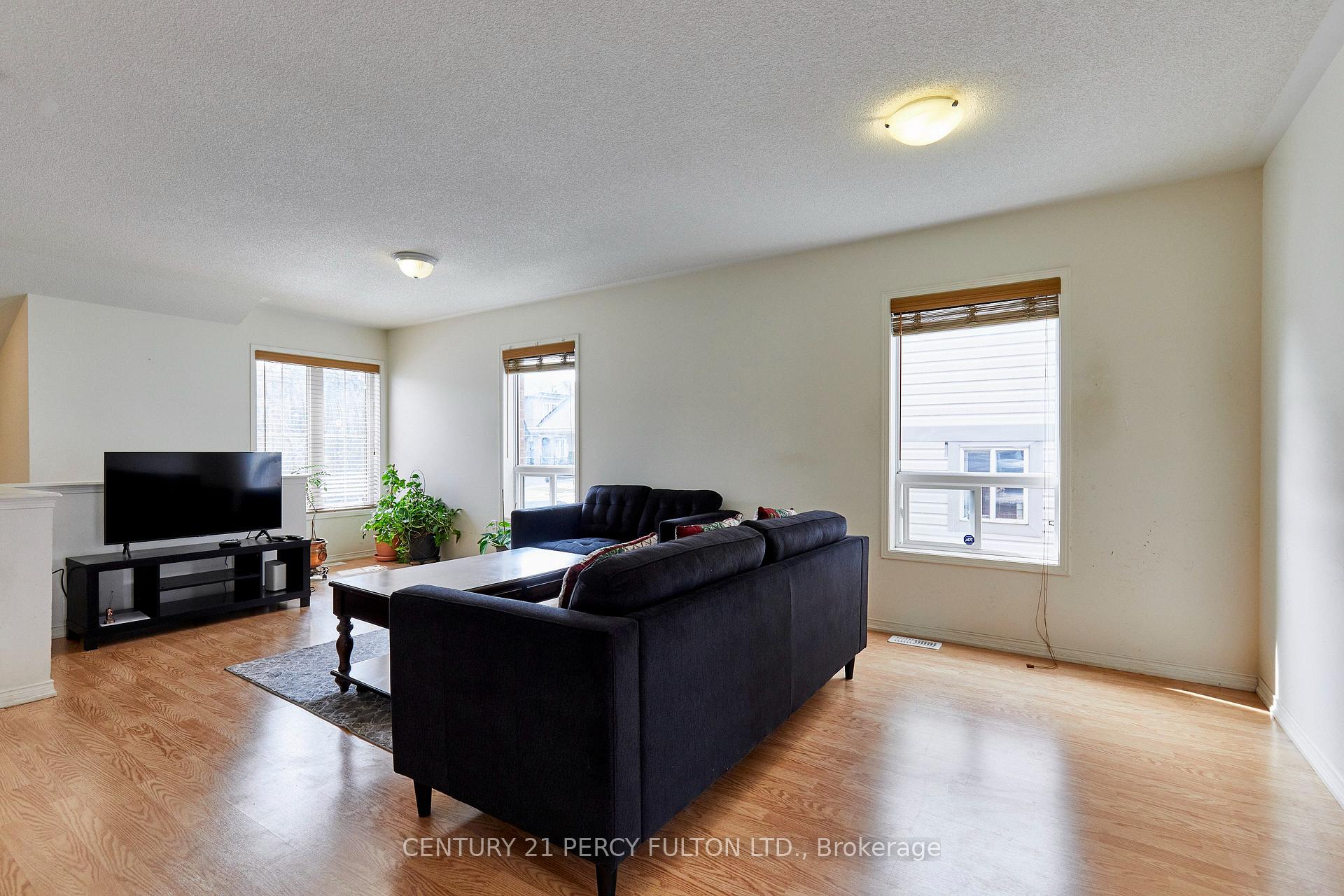 Photo 7 of 8 Knowles Street, Ajax, Central East — HOMEH