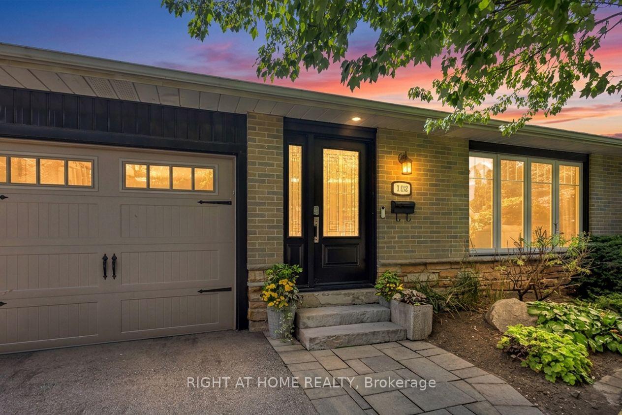 Photo 4 of 1432 Dewbourne Crescent, Burlington, Palmer — HOMEH