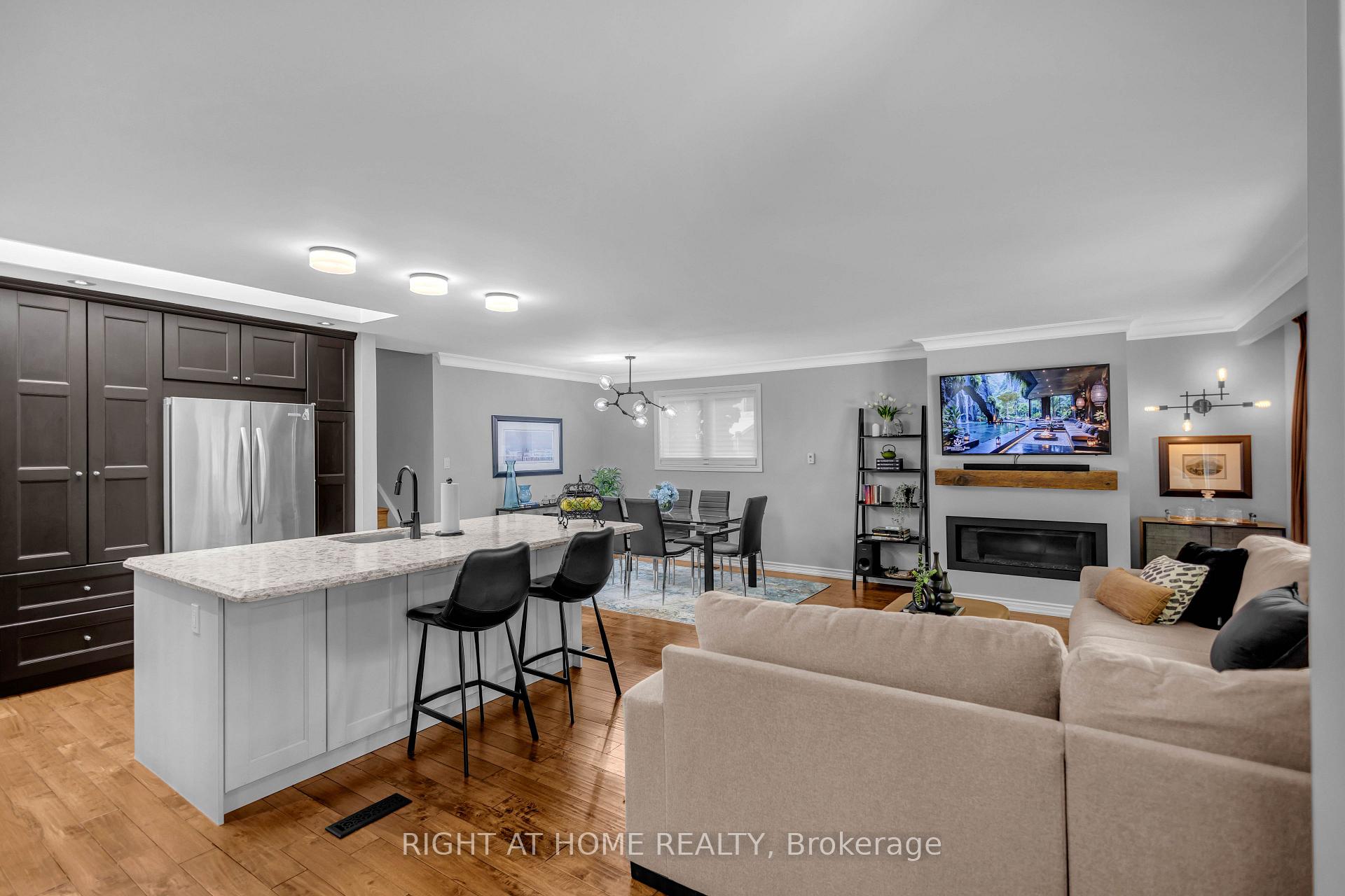 Photo 8 of 1432 Dewbourne Crescent, Burlington, Palmer — HOMEH