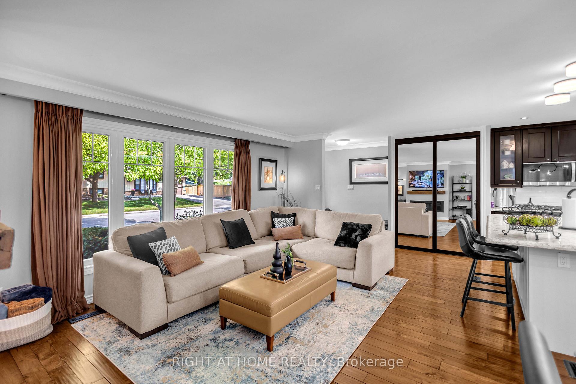Photo 10 of 1432 Dewbourne Crescent, Burlington, Palmer — HOMEH