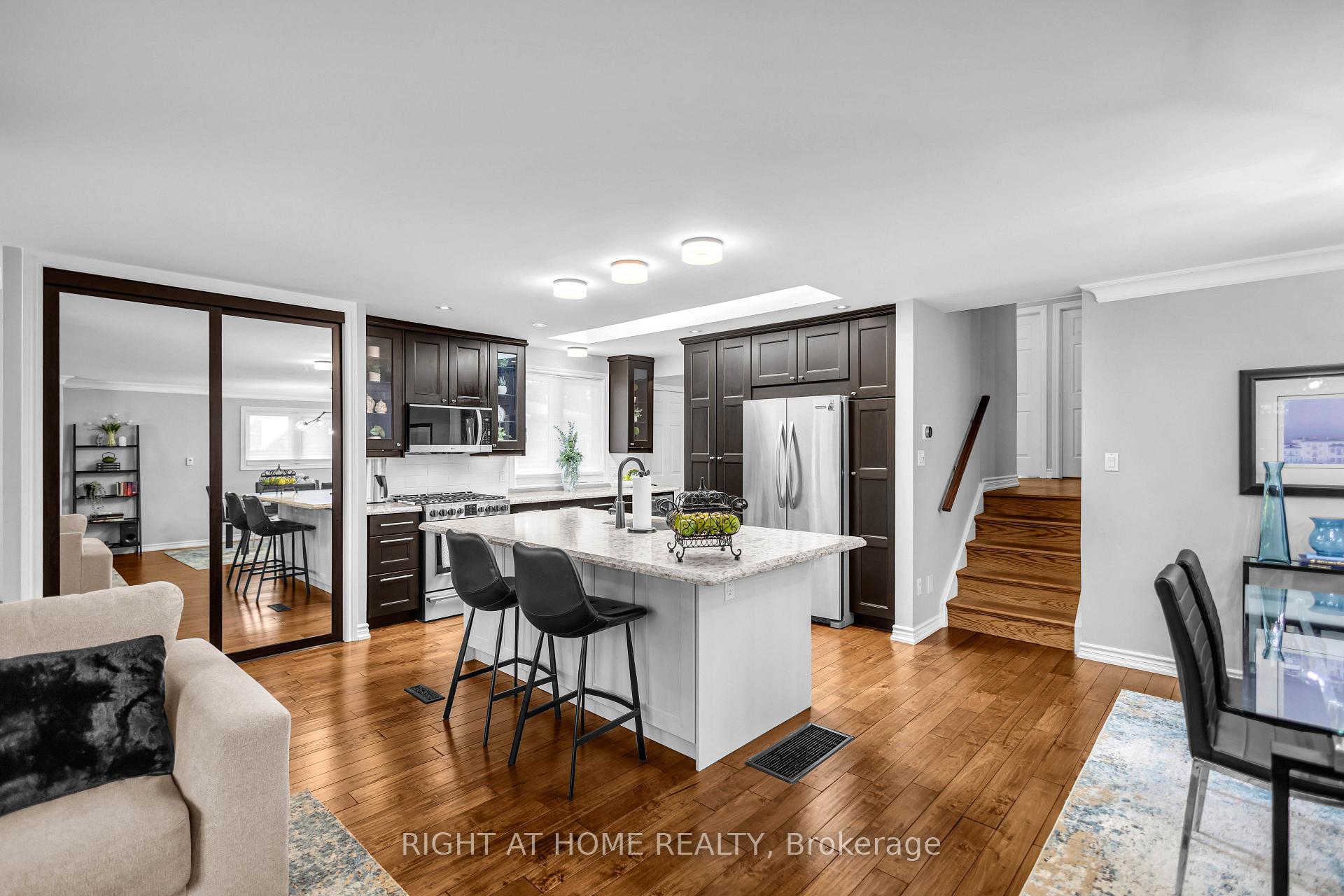Photo 12 of 1432 Dewbourne Crescent, Burlington, Palmer — HOMEH
