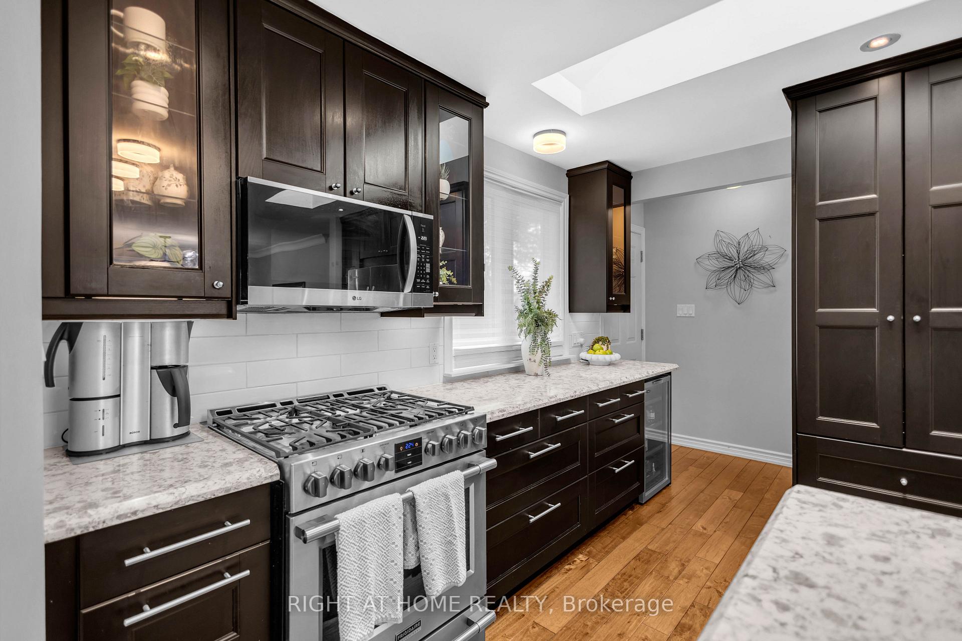 Photo 15 of 1432 Dewbourne Crescent, Burlington, Palmer — HOMEH