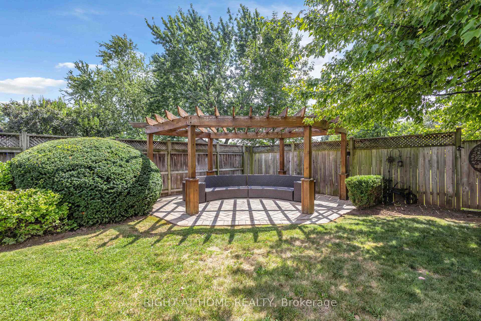 Photo 35 of 1432 Dewbourne Crescent, Burlington, Palmer — HOMEH